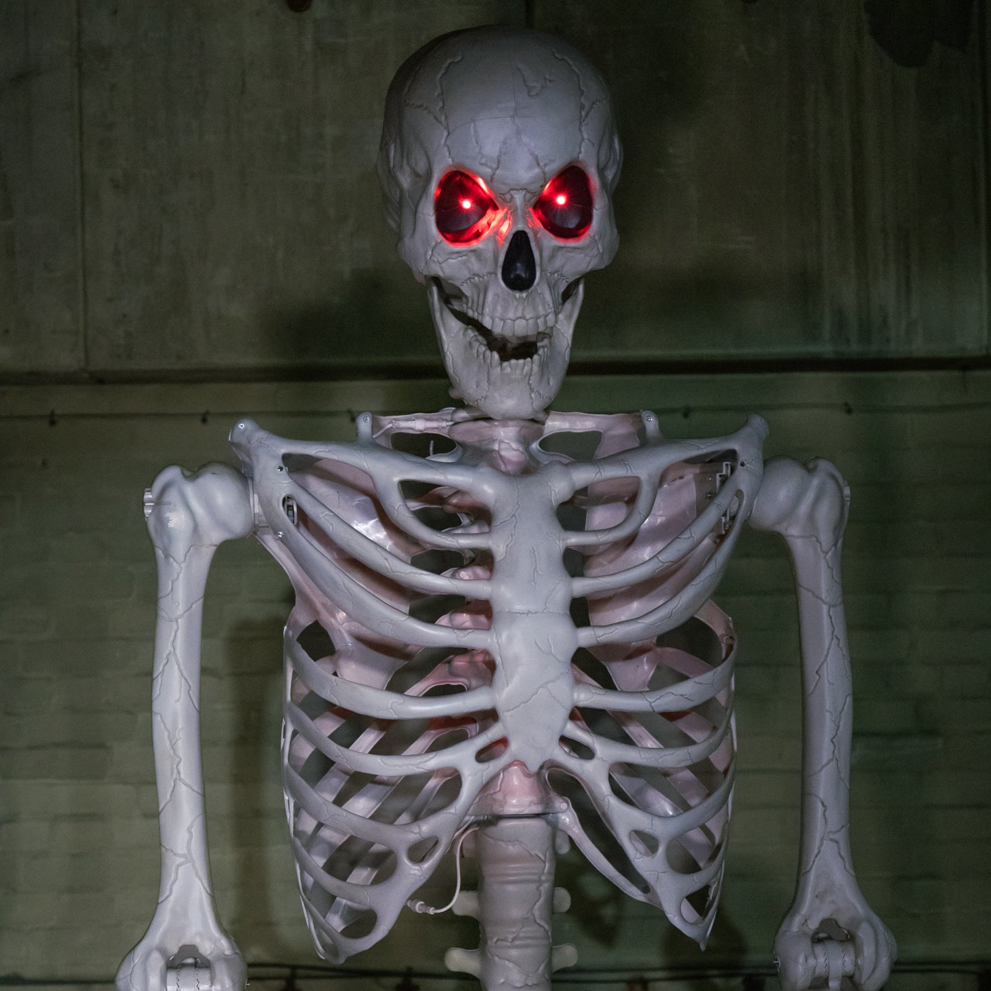 10ft (3m) Posable Full Body Skeleton Halloween Decoration with Movable Arms and LED Eyes