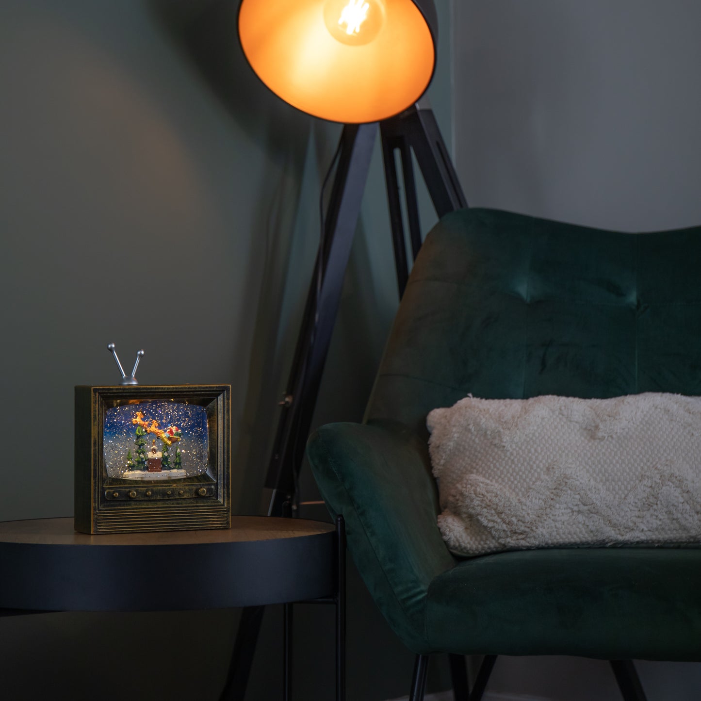 22cm Battery Operated Light up Antique Gold TV Christmas Water Spinner with Santa Scene & LEDs