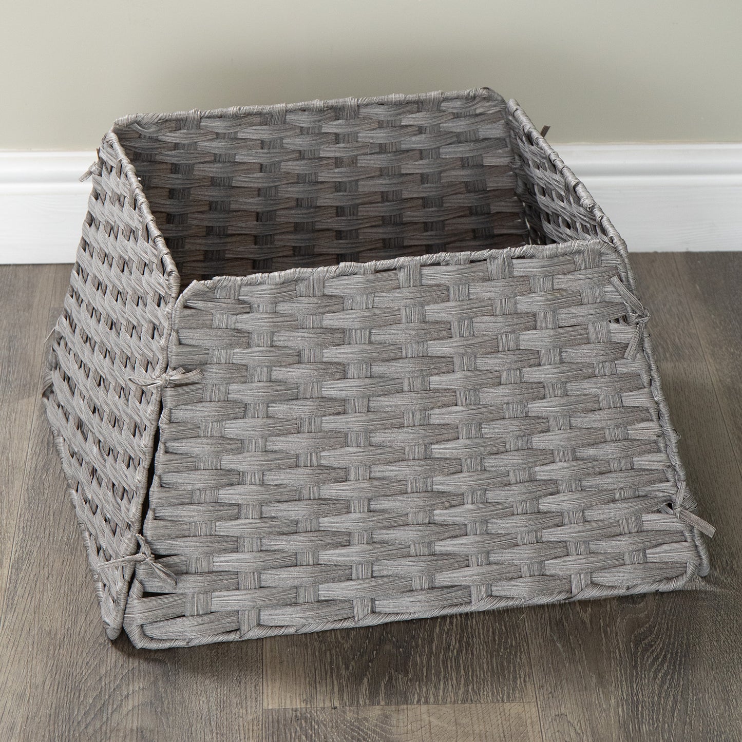 47cm x 46cm Samuel Alexander Foldable Rattan Christmas Tree Skirt in Grey