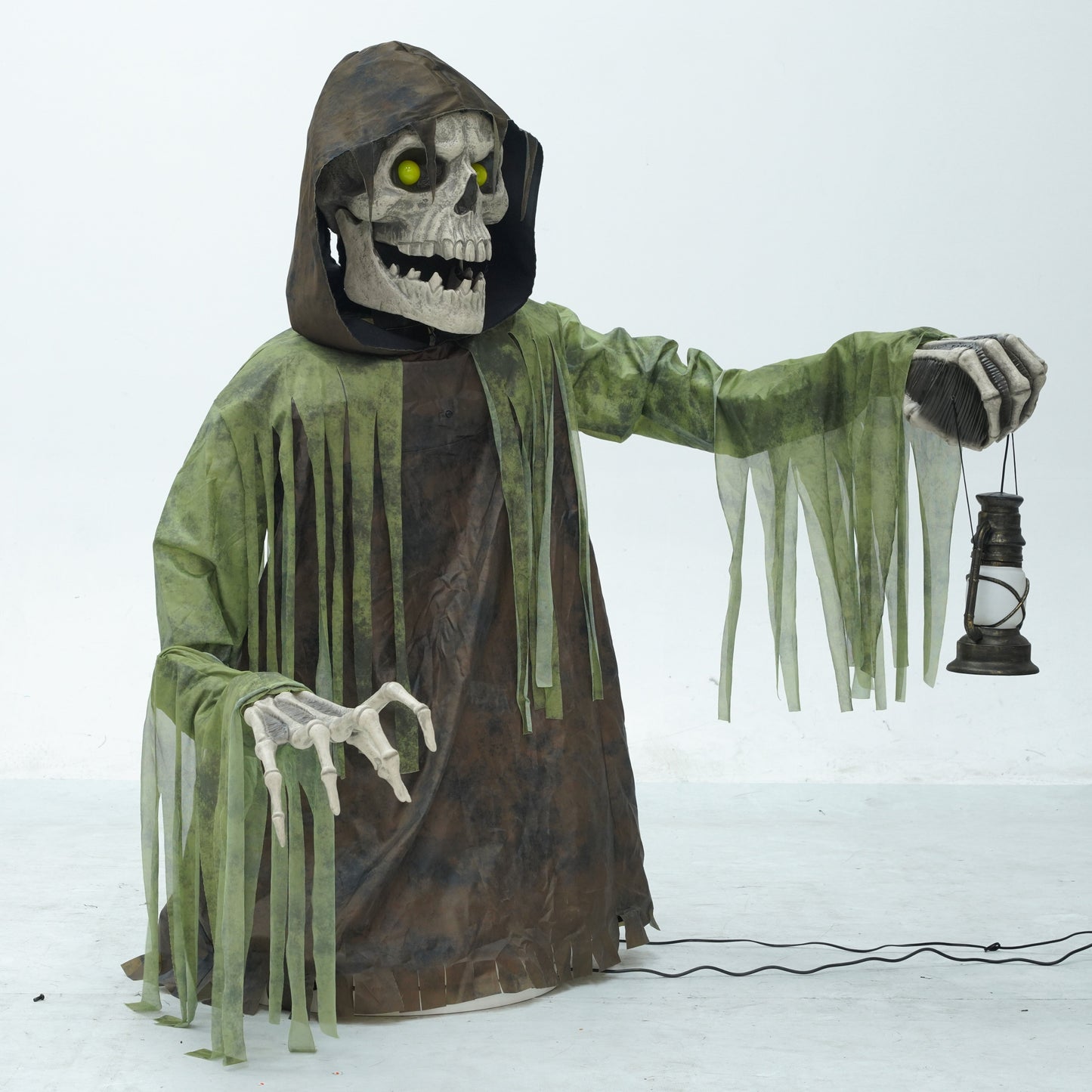 1.47m Tall Light up Corroded Rise Up Reaper Skeleton Halloween Animatronic Decoration