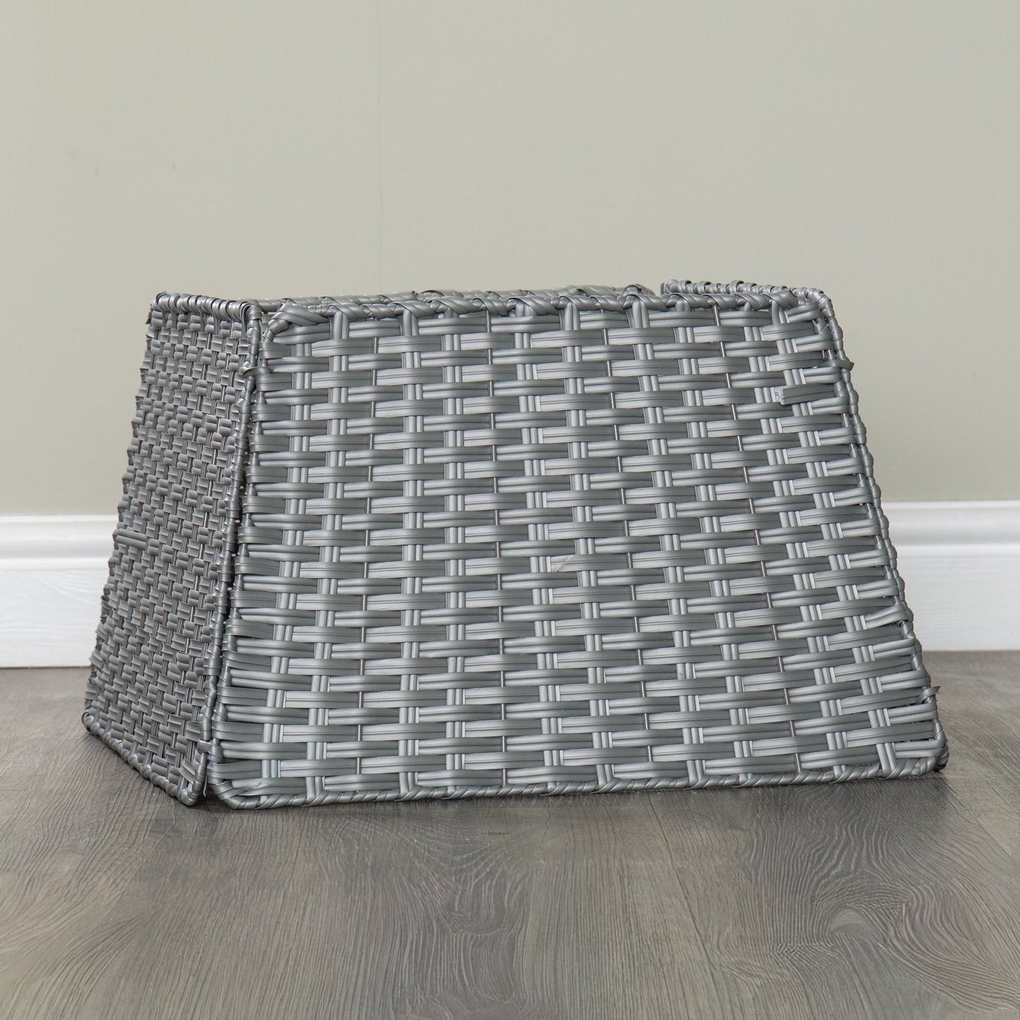 47cm x 46cm Samuel Alexander Foldable Faux Rattan Christmas Tree Skirt in Grey