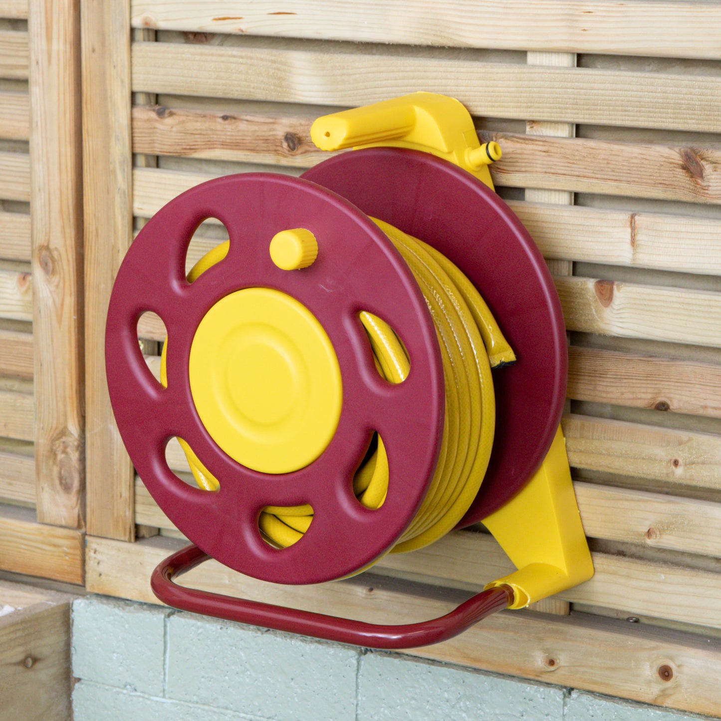 15m Pro Wall Mounted Garden Hose Pipe with Spray Nozzle & Storage Reel