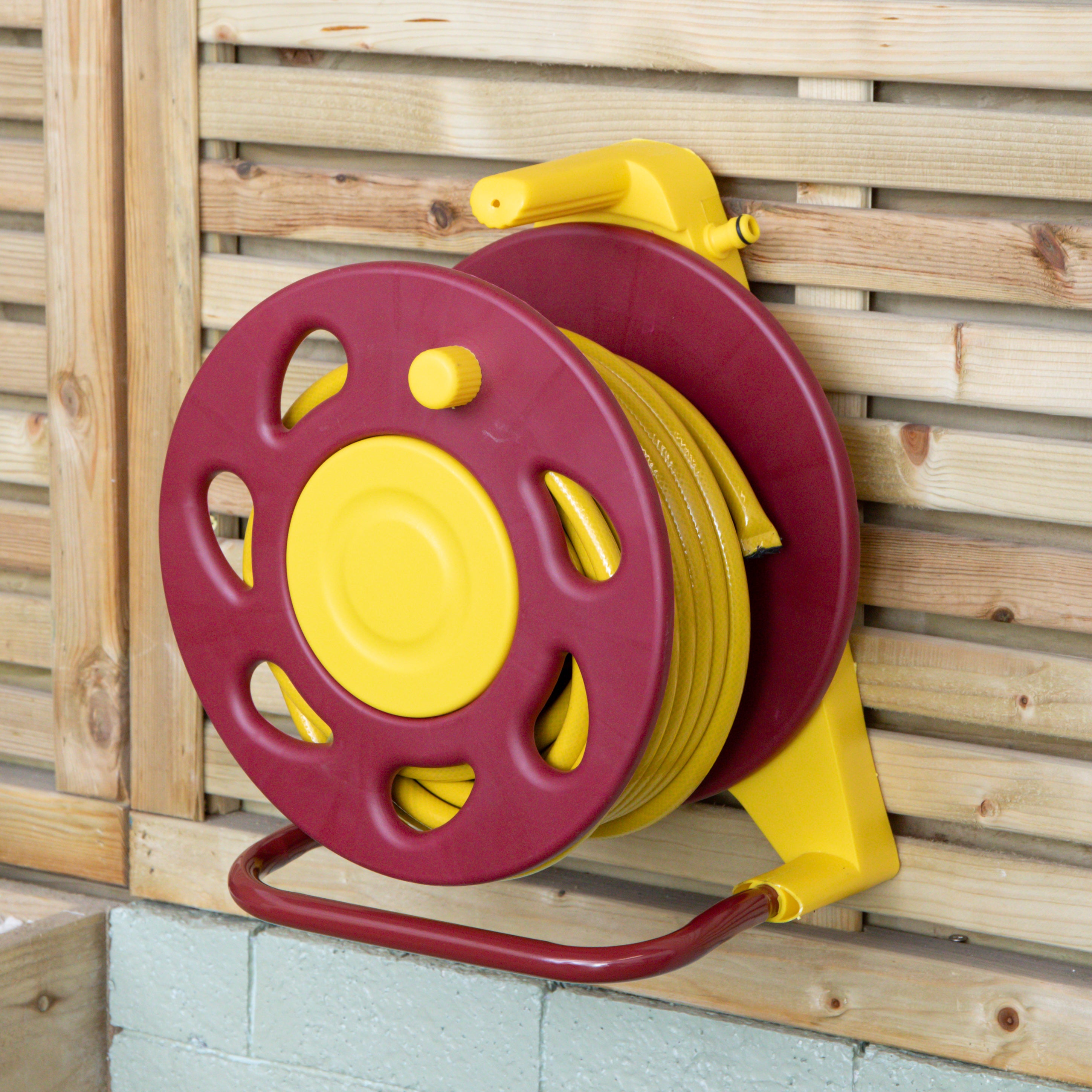 15m Pro Wall Mounted Garden Hose Pipe with Spray Nozzle & Storage Reel