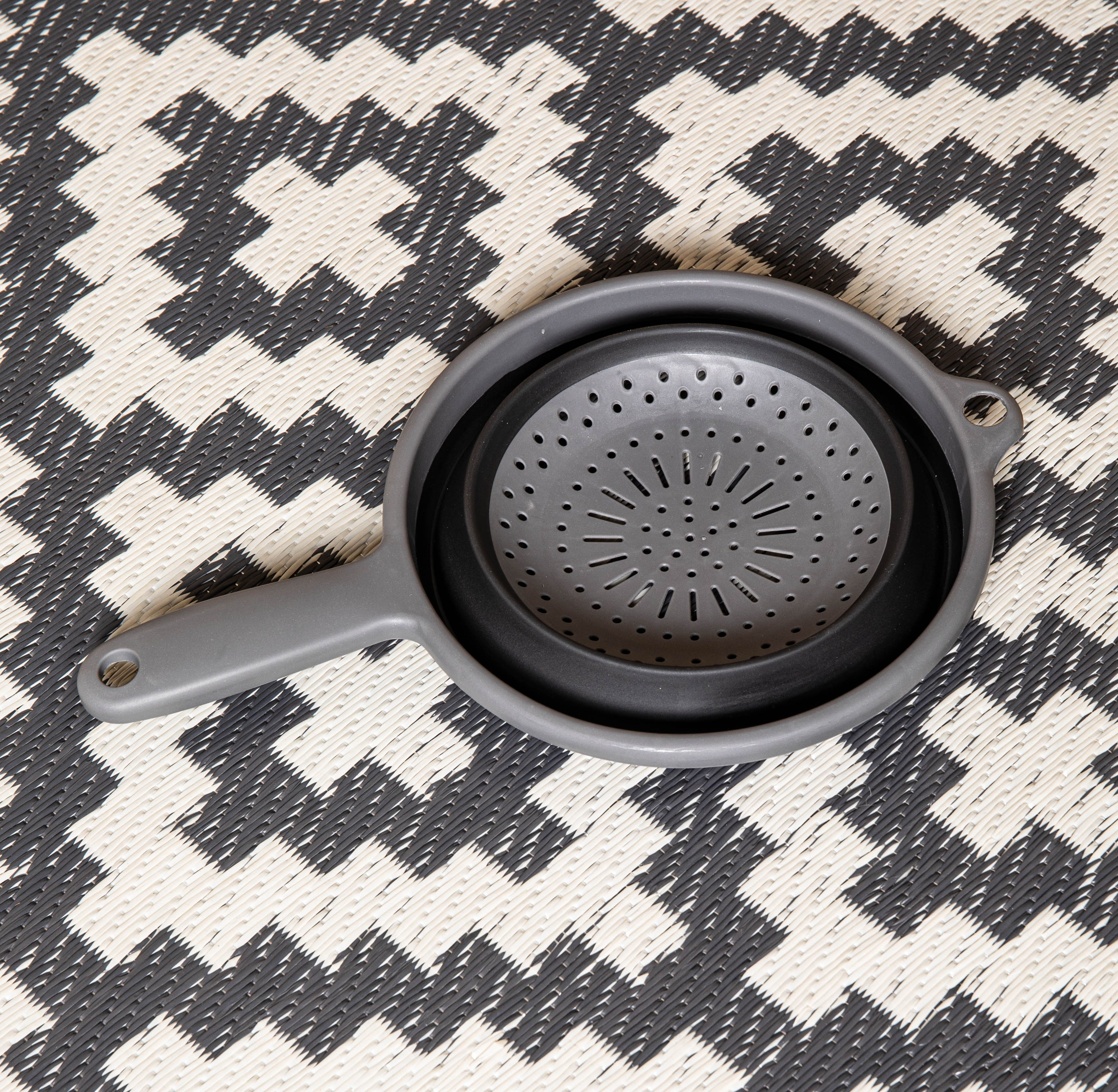 24cm Black and Grey Collapsible Folding Colander Sieve with Handle