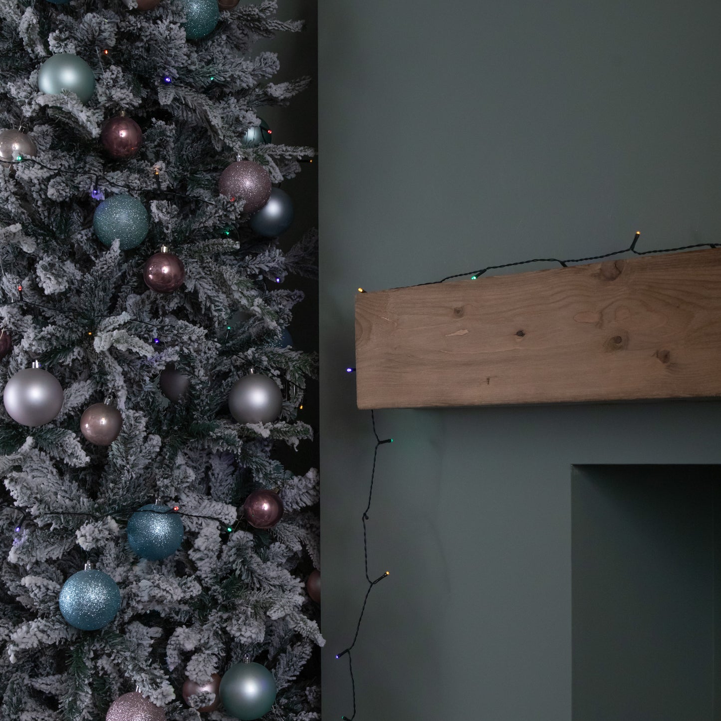 200 LED 20m Premier Christmas Indoor Outdoor Multi Function Battery Operated String Lights with Timer in Multicoloured