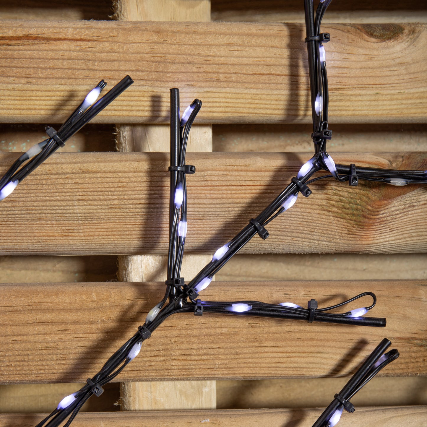 61cm Light up Twinkling Christmas Snowflake with 196 White LEDs