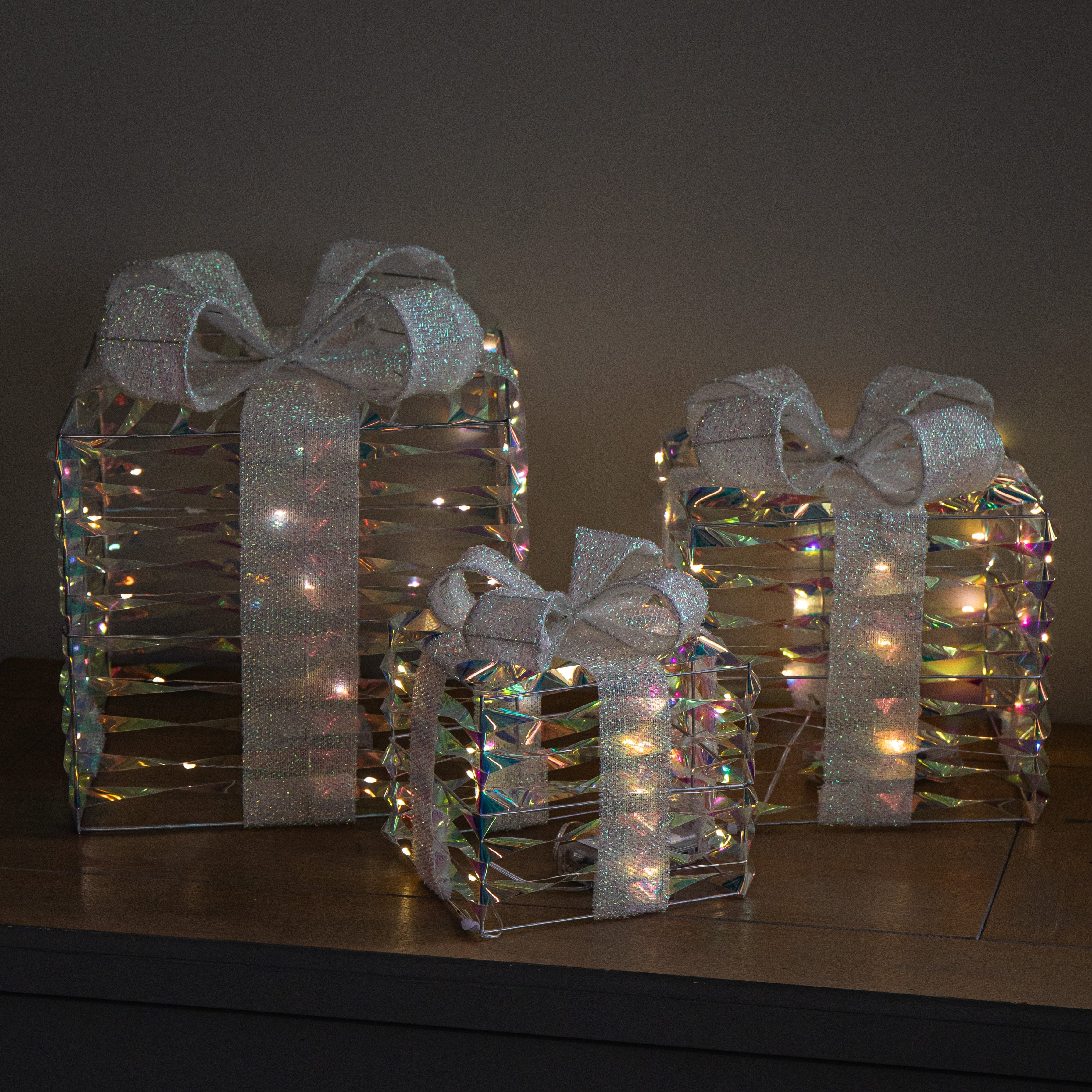 30cm Set of 3 Battery Operated Light up Star Shimmer Christmas Parcels with 90 Warm White LEDs