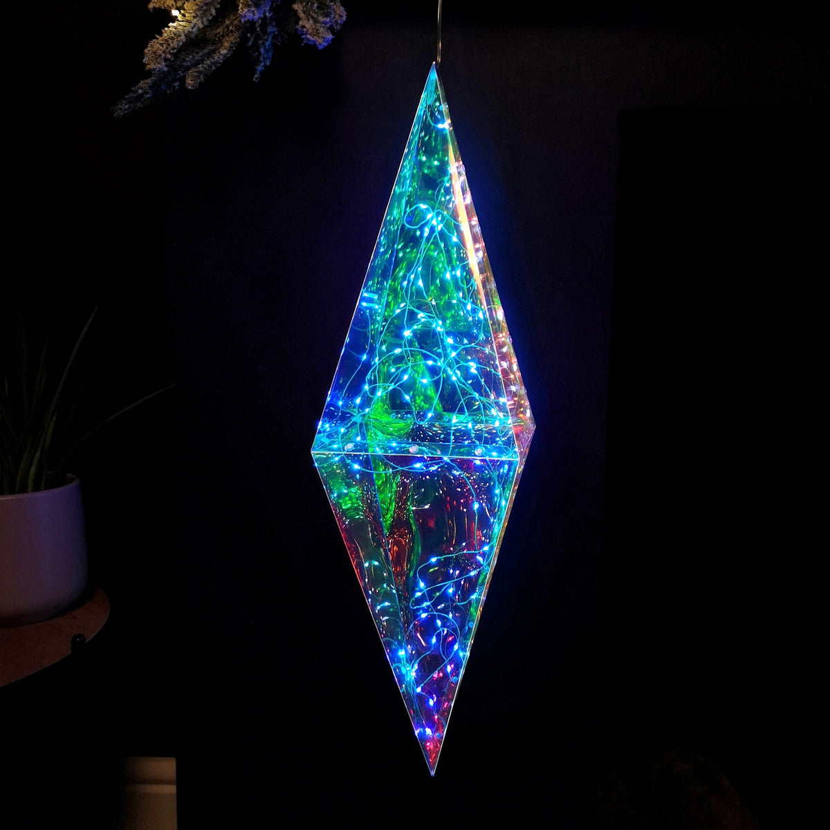 60cm Battery Operated Light up Hanging Christmas Dreamlight Diamond with 100 White LEDs
