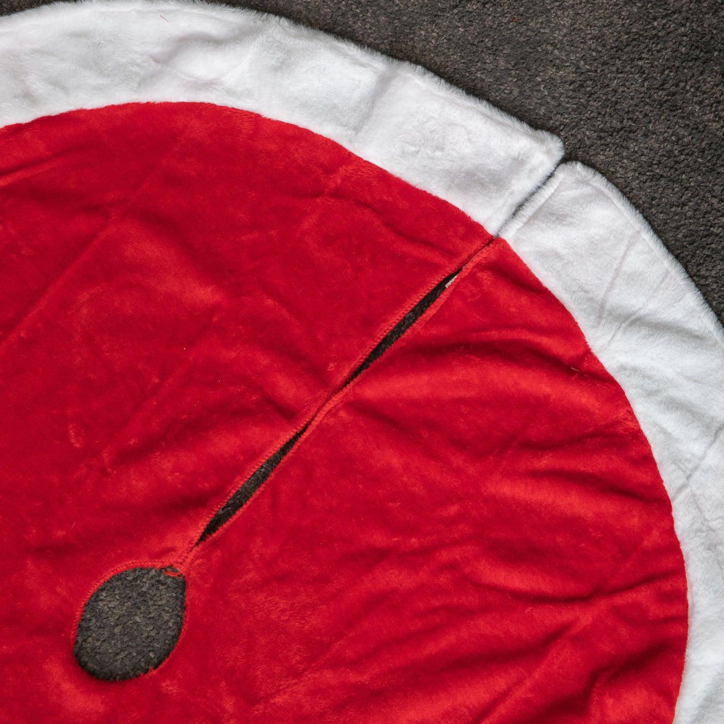 1.2m Red and White Soft Fabric Traditional Christmas Tree Skirt