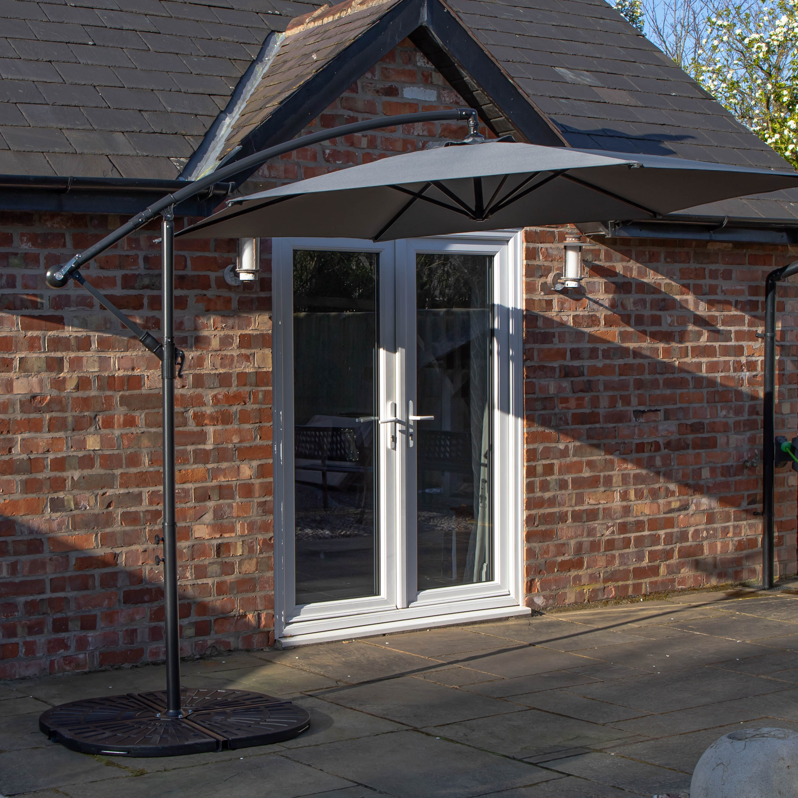 Factory Seconds 3m Cantilever Parasol in Grey with Crank Handle for Patio Garden Banana Parasol with UV Protection Outdoor Umbrella Sun Shades for Garden