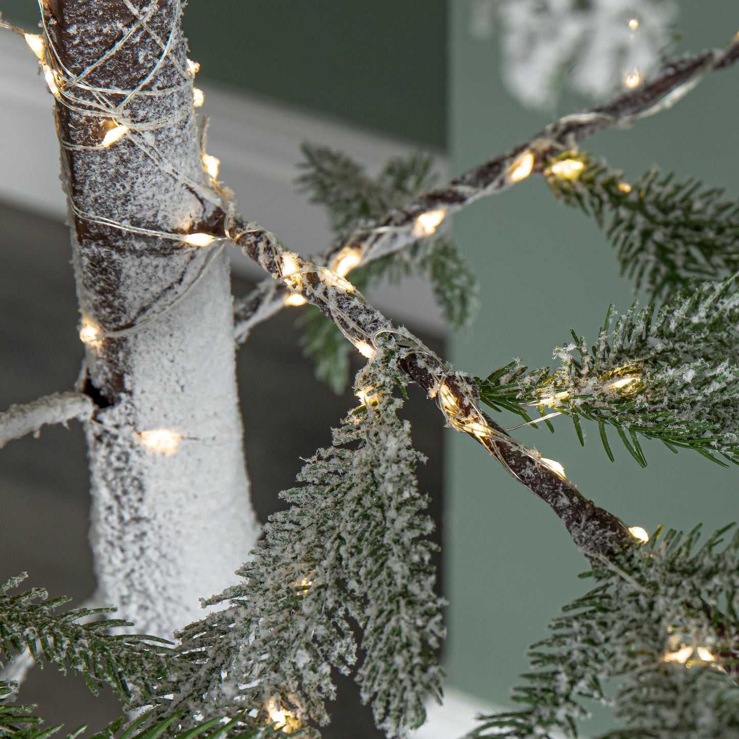 1.5m (5ft) Light up Snow Flocked Christmas Pine Tree with 240 Warm White LEDs