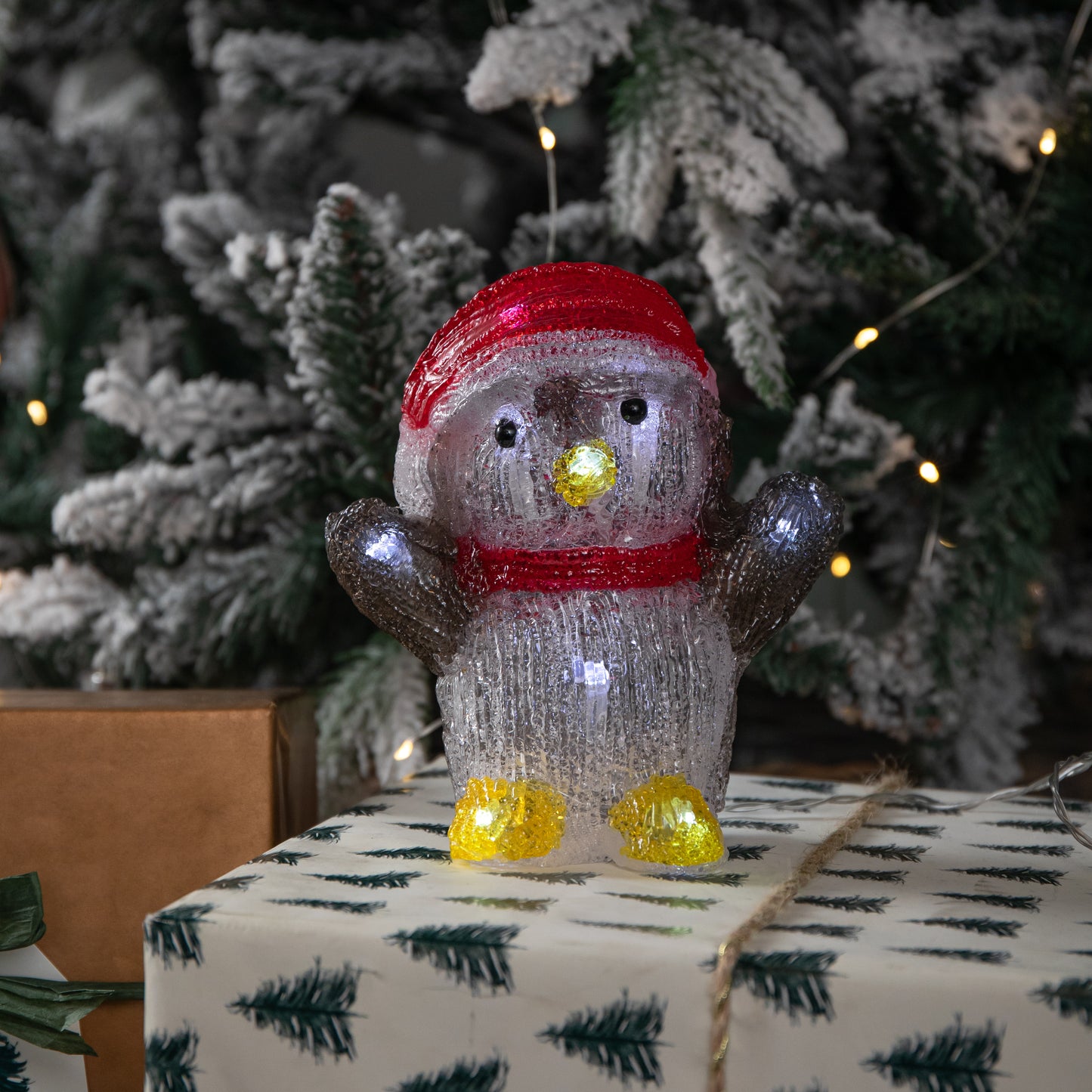 16cm Battery Operated Light up Christmas Ice Penguin with 12 Cool White LEDs