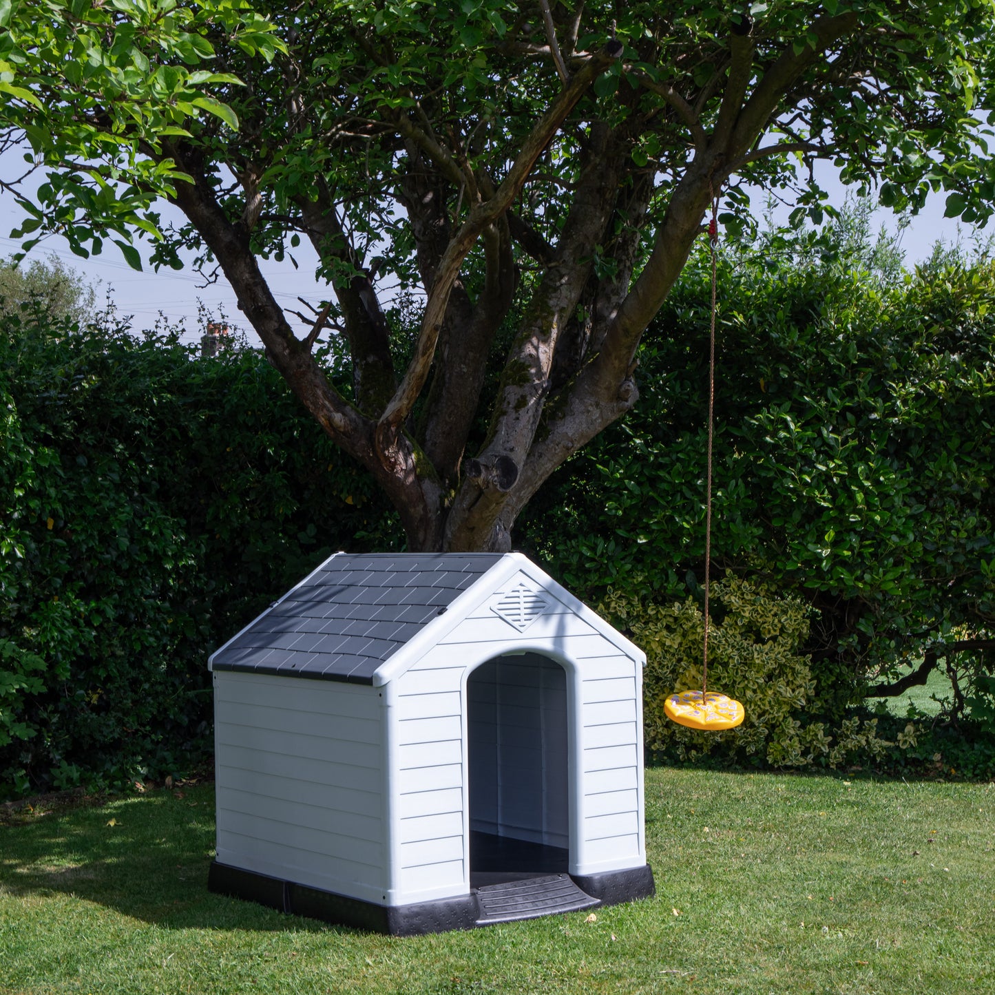 99 x 92cm Samuel Alexander Large Outdoor Plastic Dog House with Raised Bed