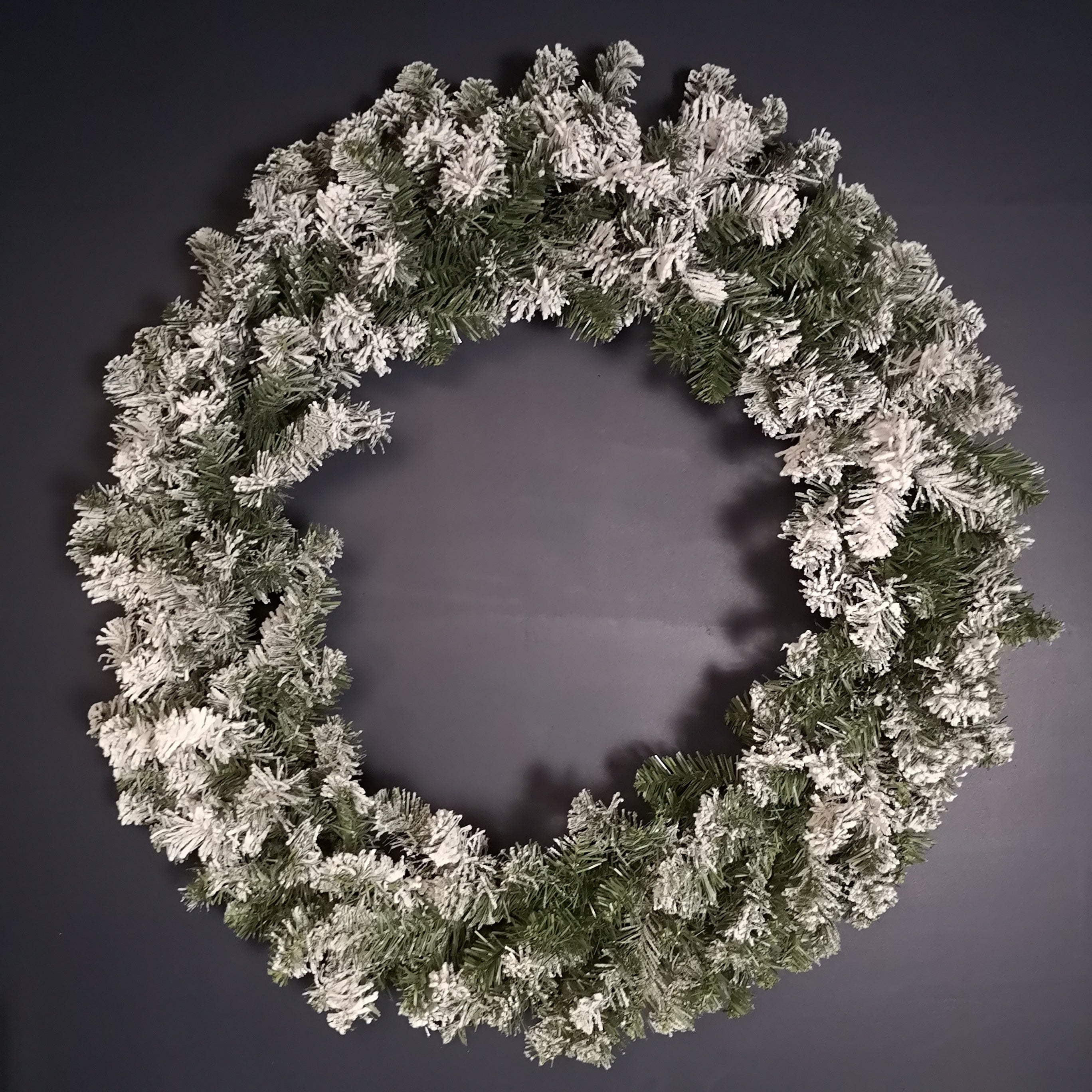 90cm Snow Flocked Green Wreath Christmas Decoration