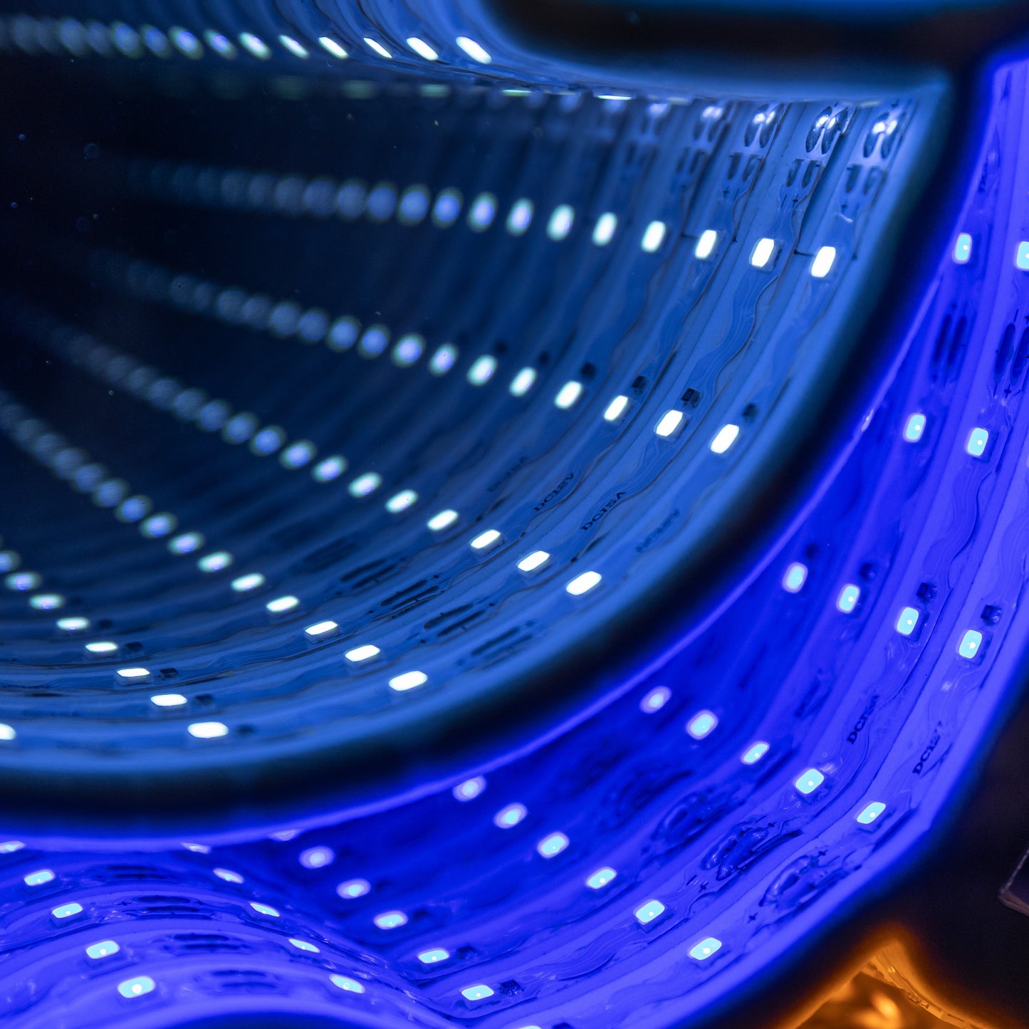 40cm Light up Penguin Infinity Christmas Decoration with Blue and White LEDs