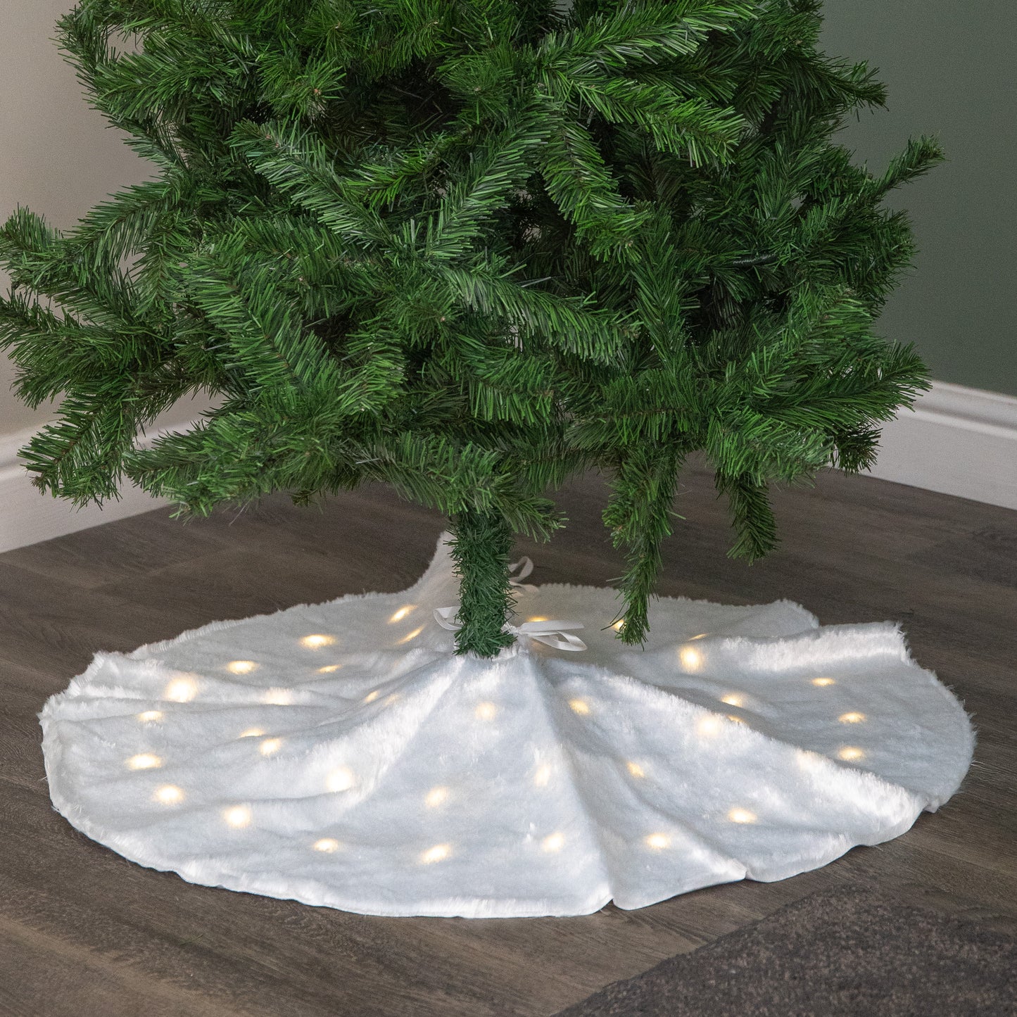90cm USB Powered Light up White Fur Fabric Christmas Tree Skirt with LEDs