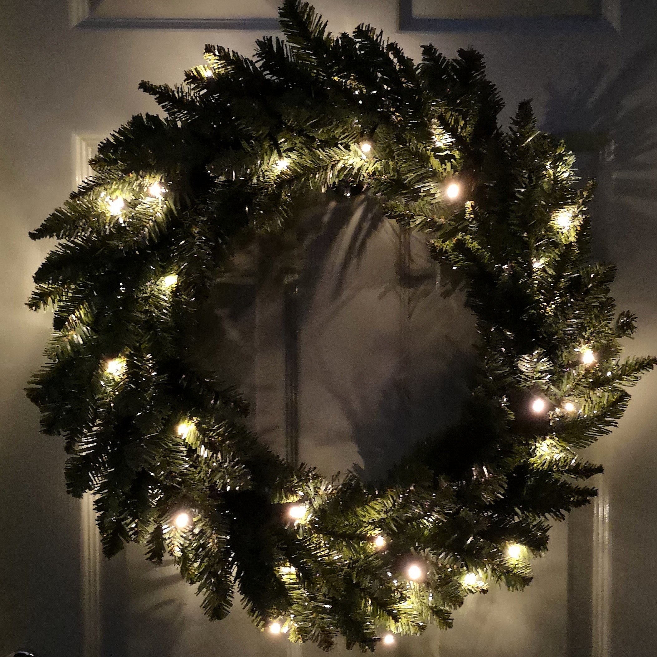 60cm Plain Green Christmas Wreath with 50 Warm White LEDs and 160 Bullet Tips
