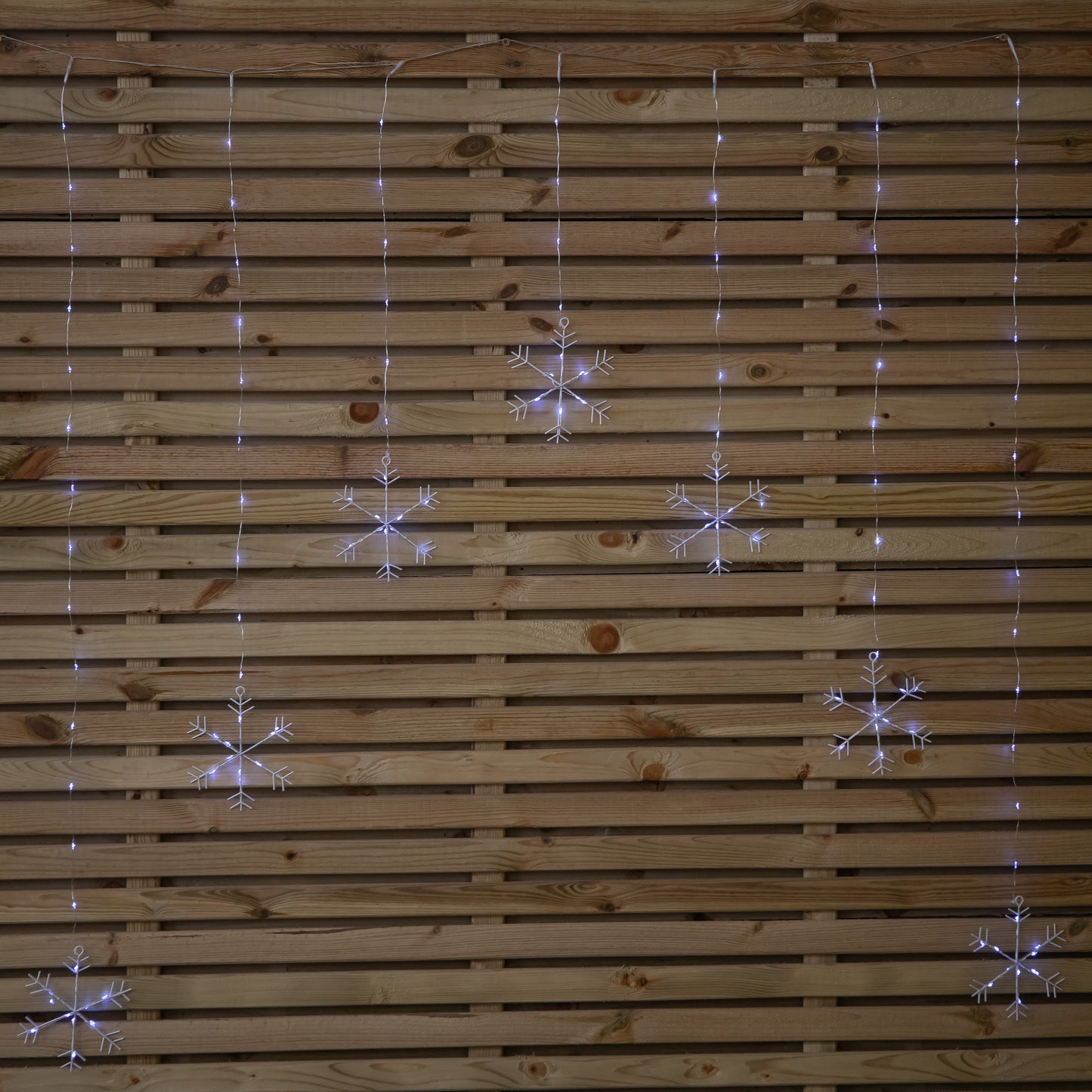1.2m Battery Operated Snowflake Christmas Curtain Lights with 147 White LEDs