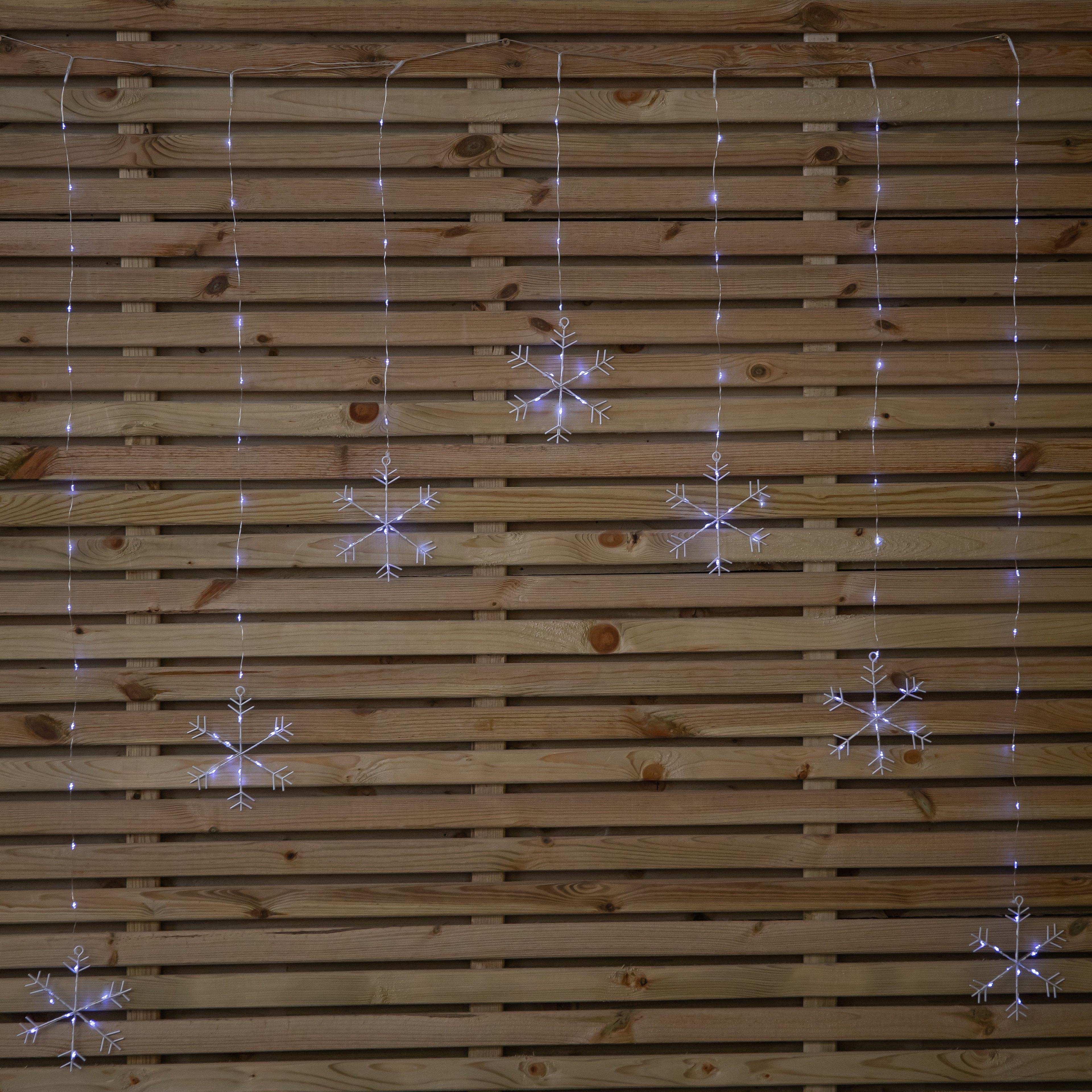 1.2m Battery Operated Snowflake Christmas Curtain Lights with 147 White LEDs