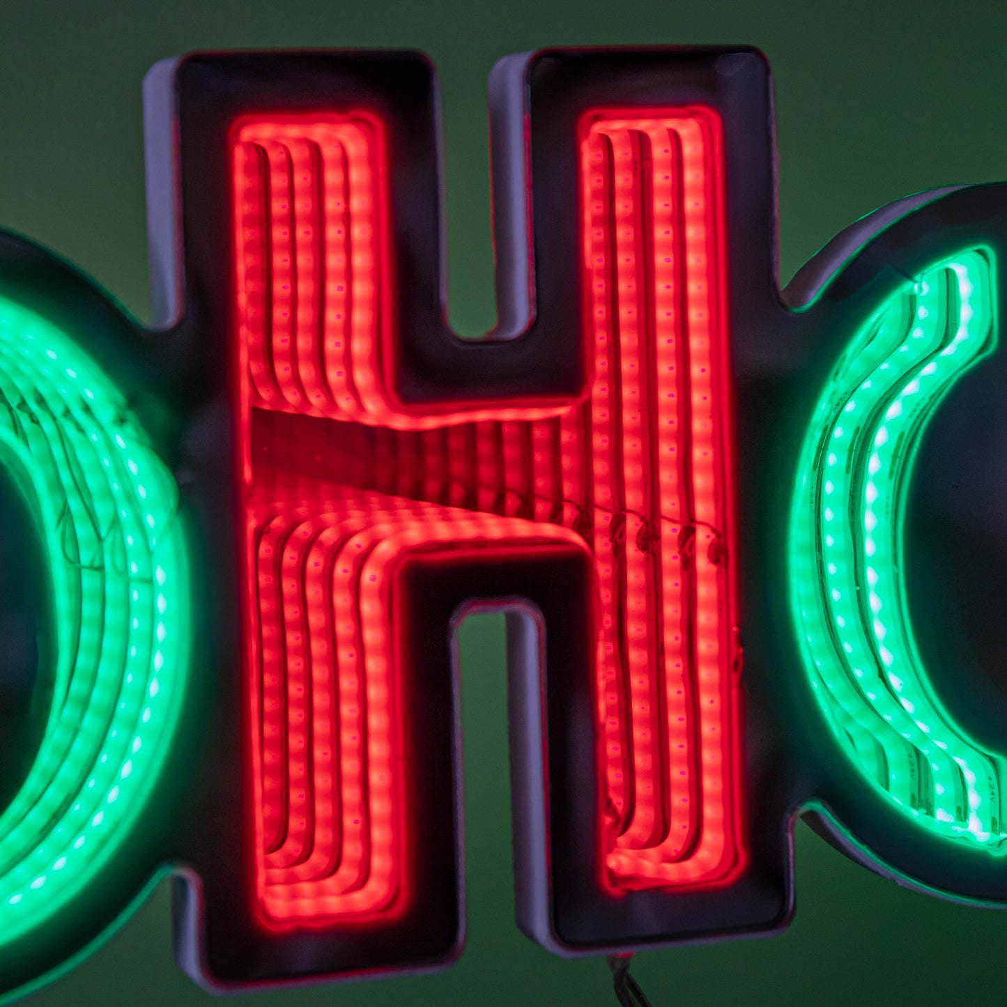 40cm Light up Hanging Ho Ho Ho Christmas Infinity Mirror Sign with Red and Green LEDs