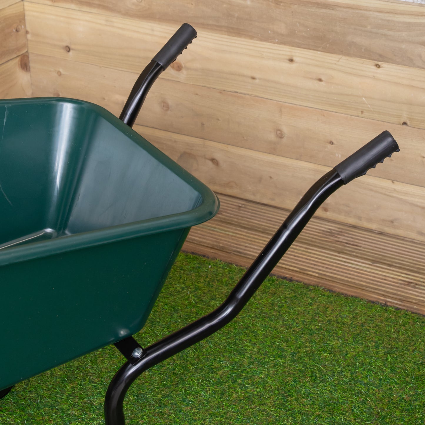 110 Litre 150kg Capacity Heavy Duty Outdoor Pneumatic Plastic Garden Wheelbarrow in Green