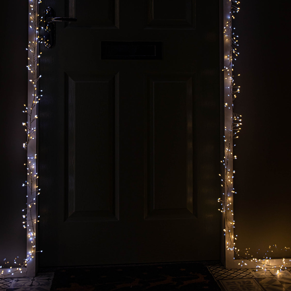 5.5m 800 LED UltraBrights Christmas Door Cluster LIghts with Timer in White & Warm White on Silver Wire