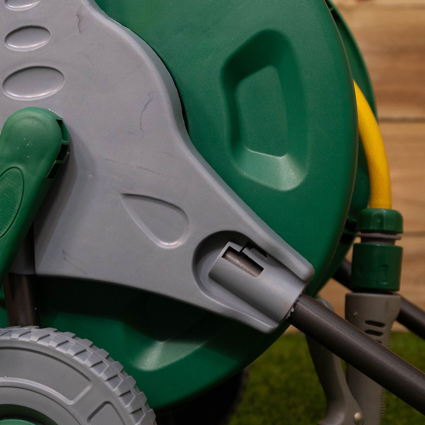 25m Reinforced Garden Hose Pipe and Spray Gun Trolley Set