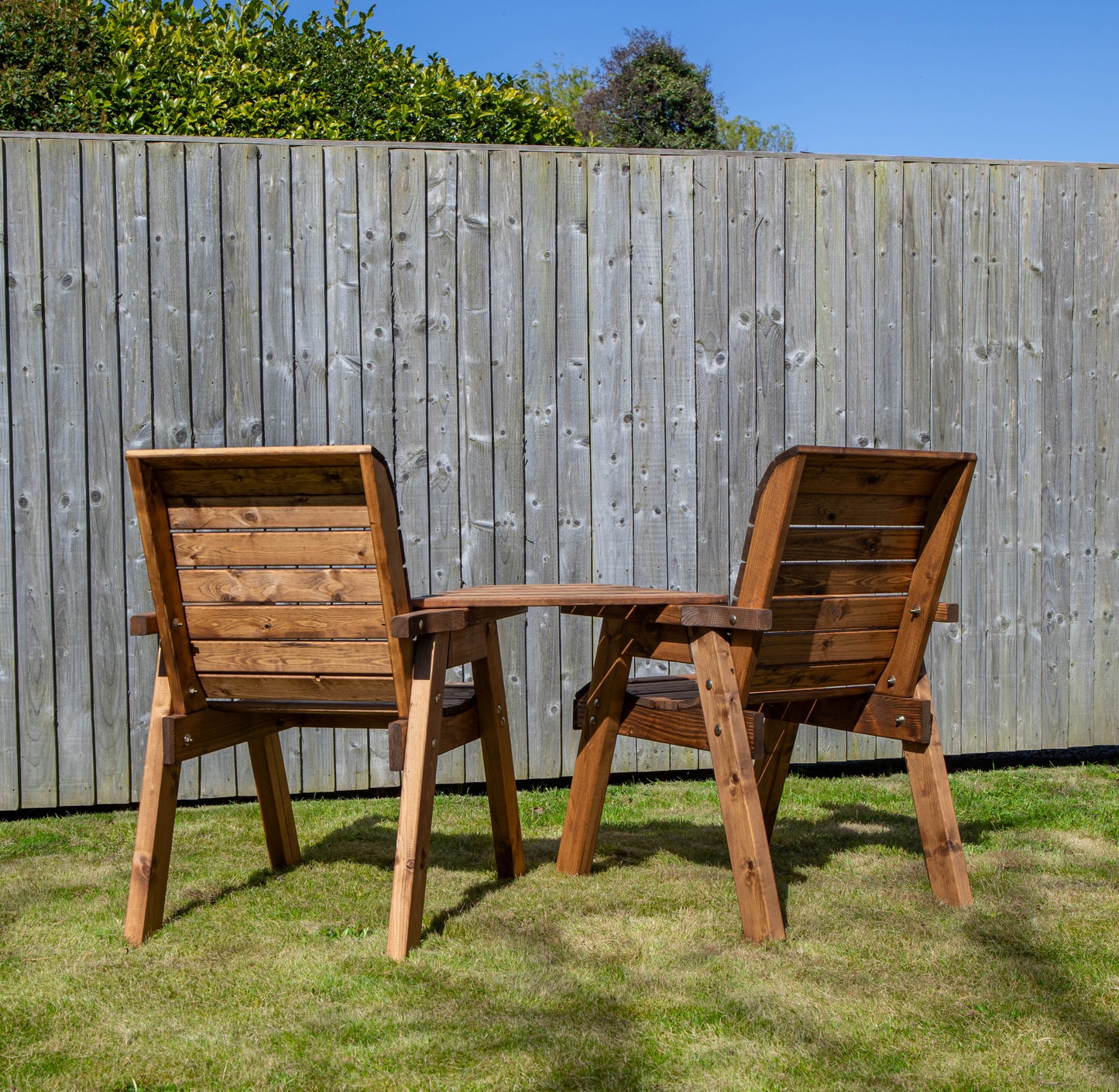 Charles Taylor Hand Made 2 Seater Chunky Rustic Wooden Garden Furniture Love Seat with Tray Assembled
