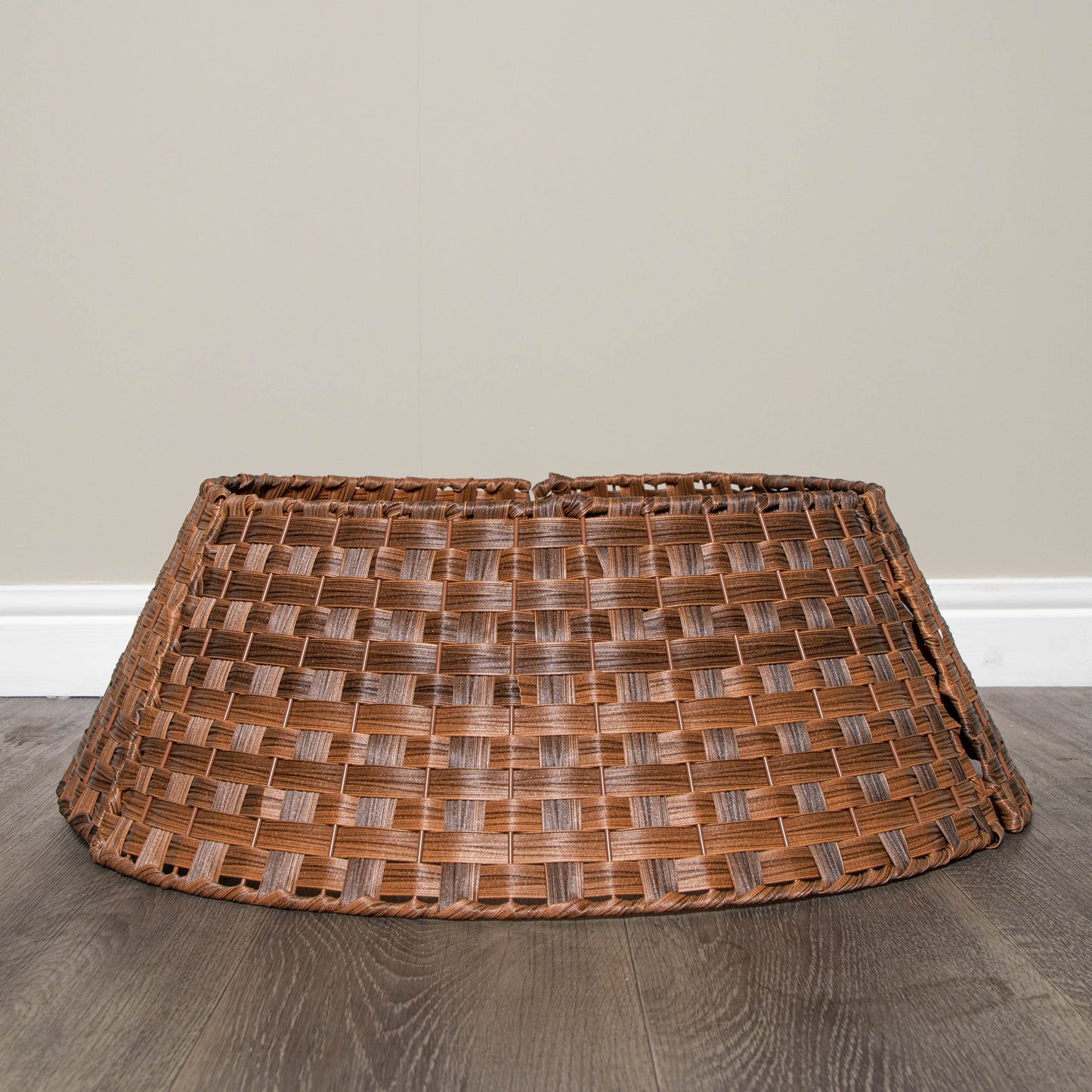 48/70cm Samuel Alexander Large KD Plastic Wicker Rattan Woven Christmas Tree Skirt in Brown