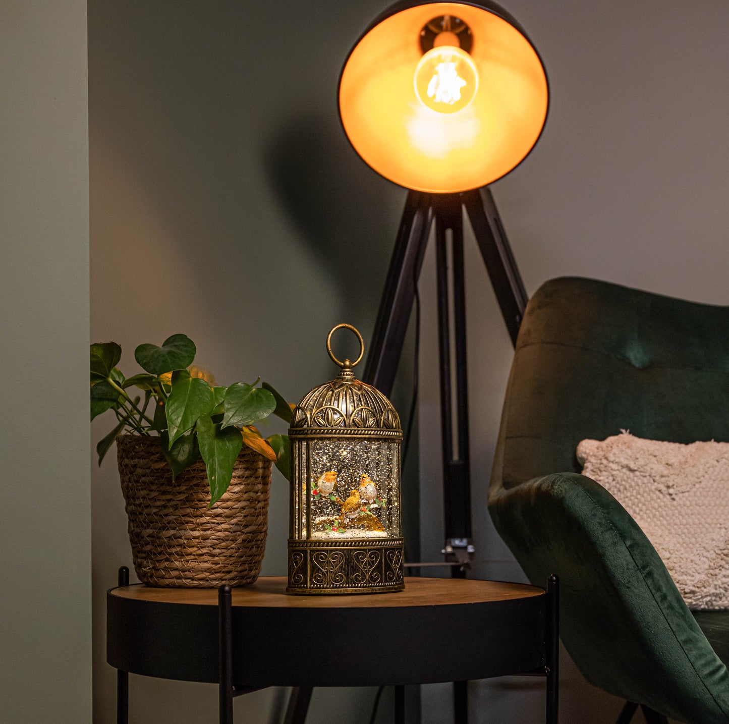 24cm Dual Powered Light up Christmas Robin Scene Water Spinner with Warm White LEDs