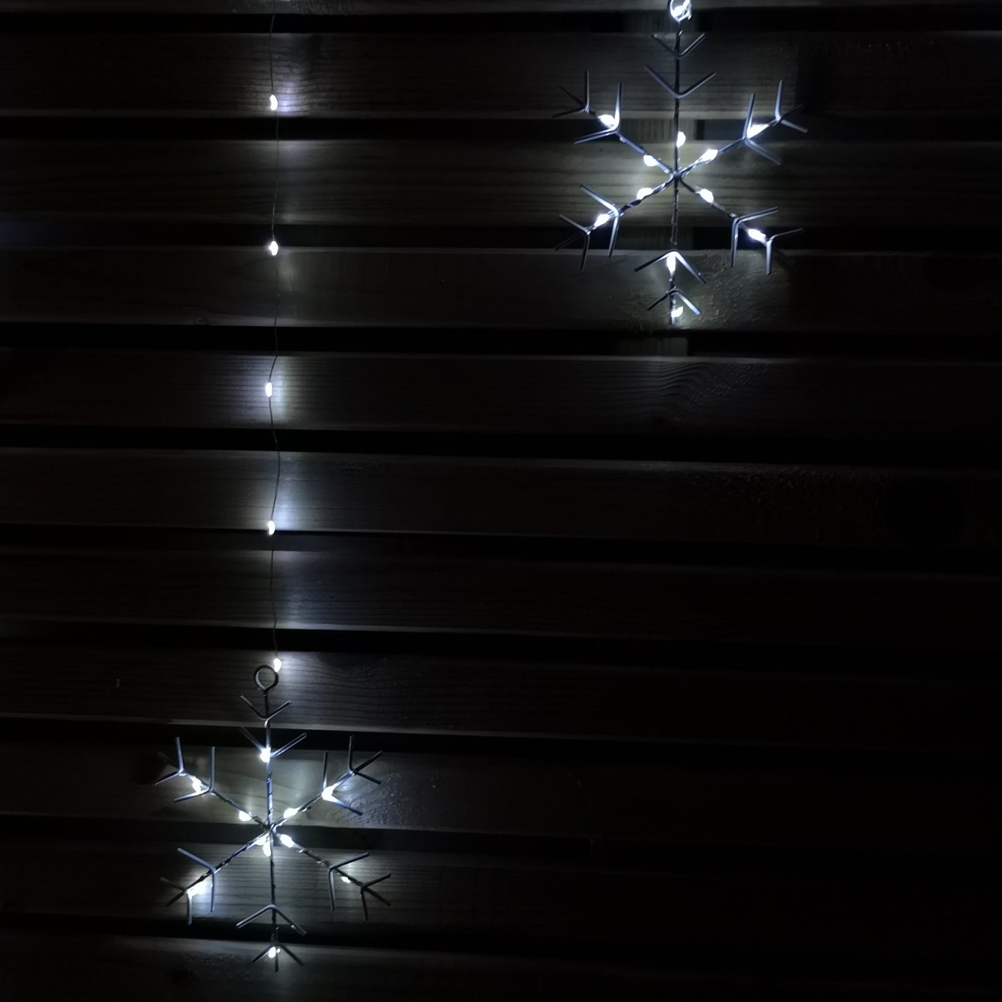 1.2m Battery Operated Snowflake Curtain Christmas Lights with 147 White LEDs