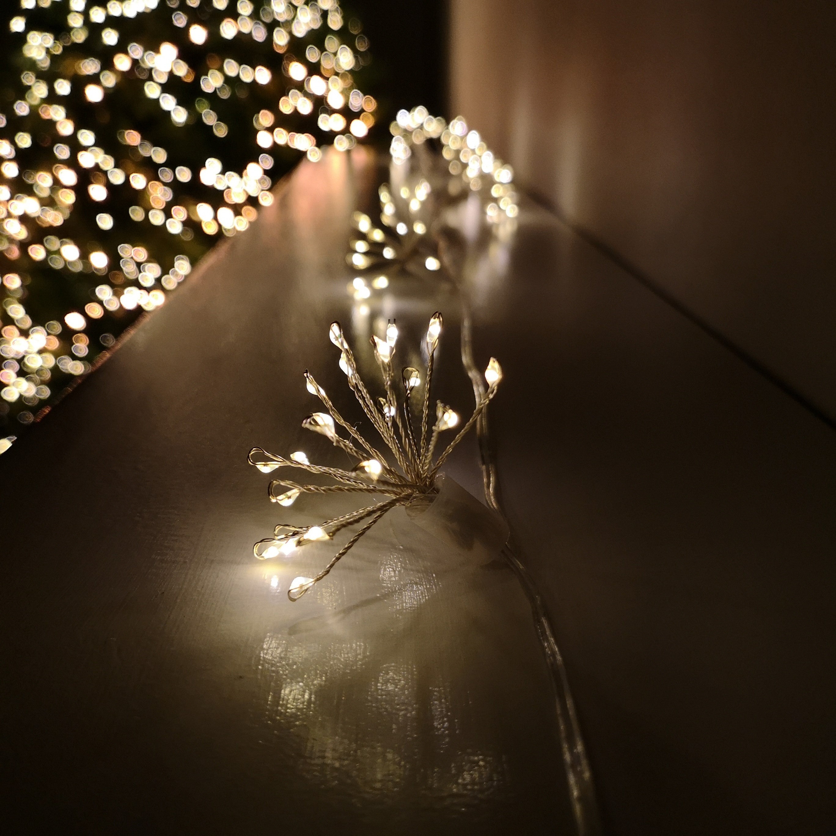 200 LED 10 Starburst  Premier Christmas Multi Function Battery Timer Lights in Warm White