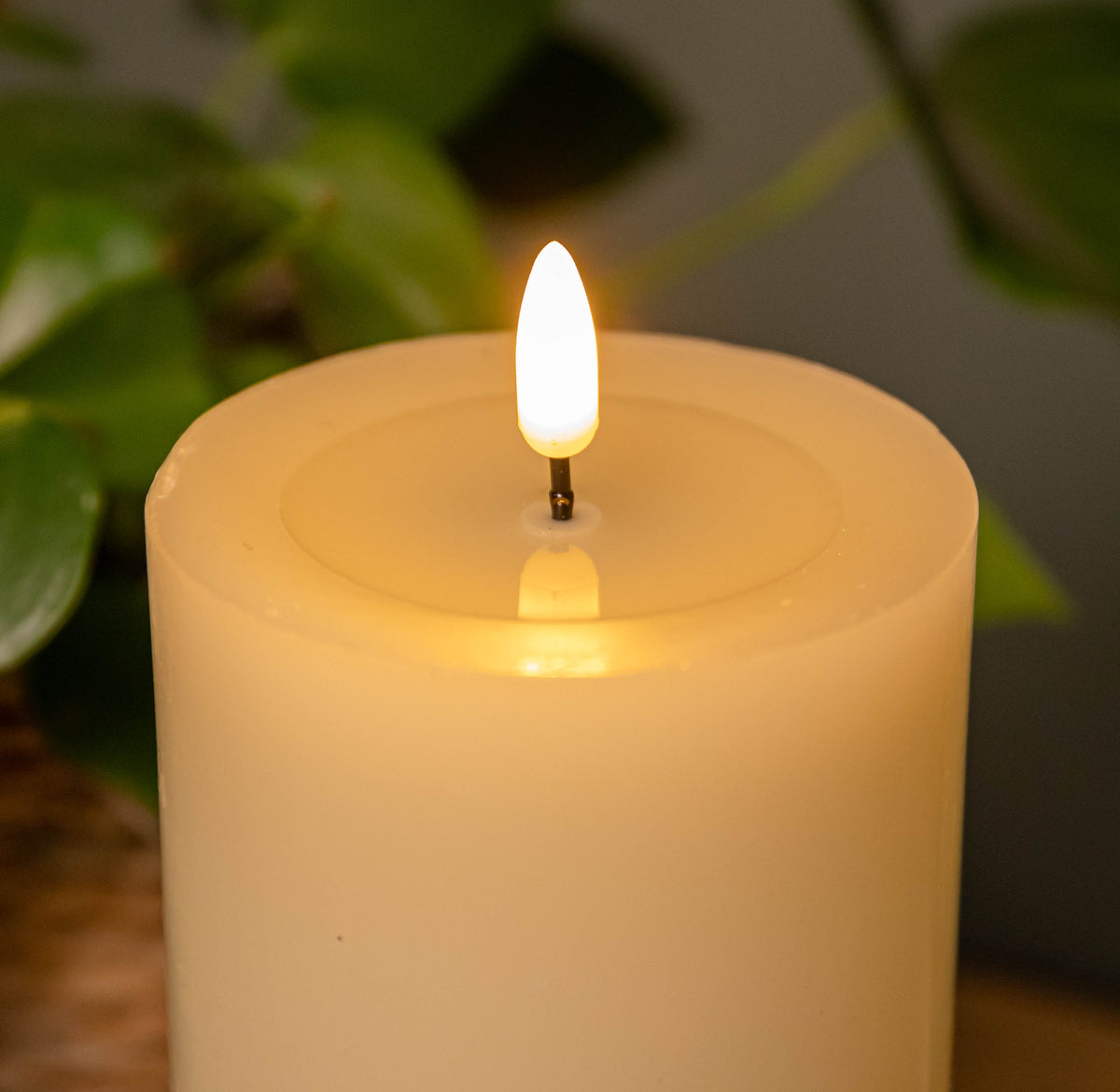 9cm x 23cm Cream Wax Melted Pool Effect Candle with Timer Function and Warm White LED