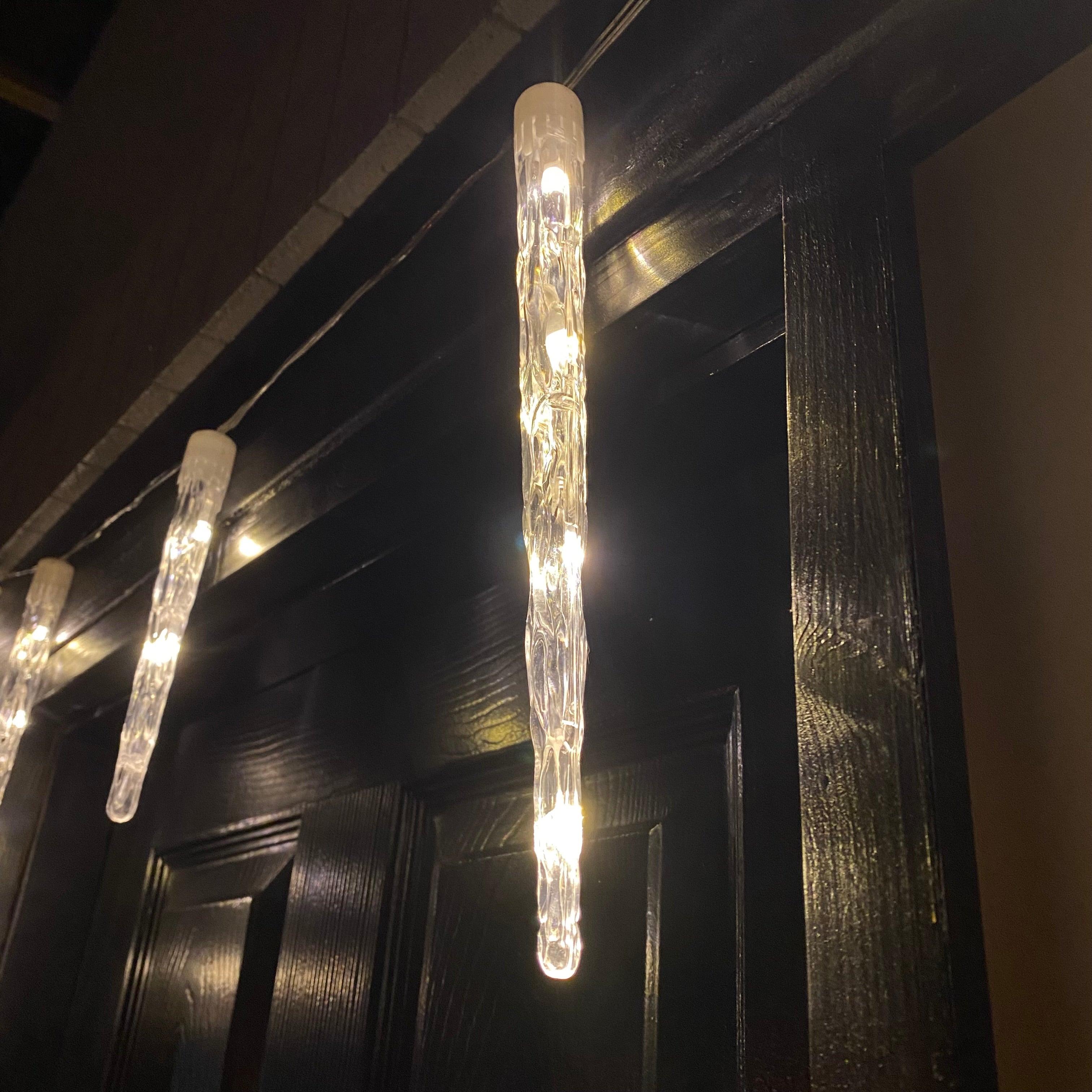 Factory Seconds: 4.7m Set of 10 In-Lit Icicle Lights with 40 LEDs in Cool White 