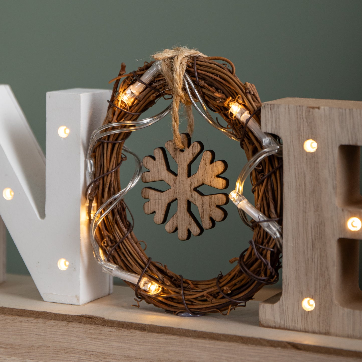 12cm Battery Operated Light up Wooden Noel Christmas Decoration with Snowflake & 18 Warm White LEDs
