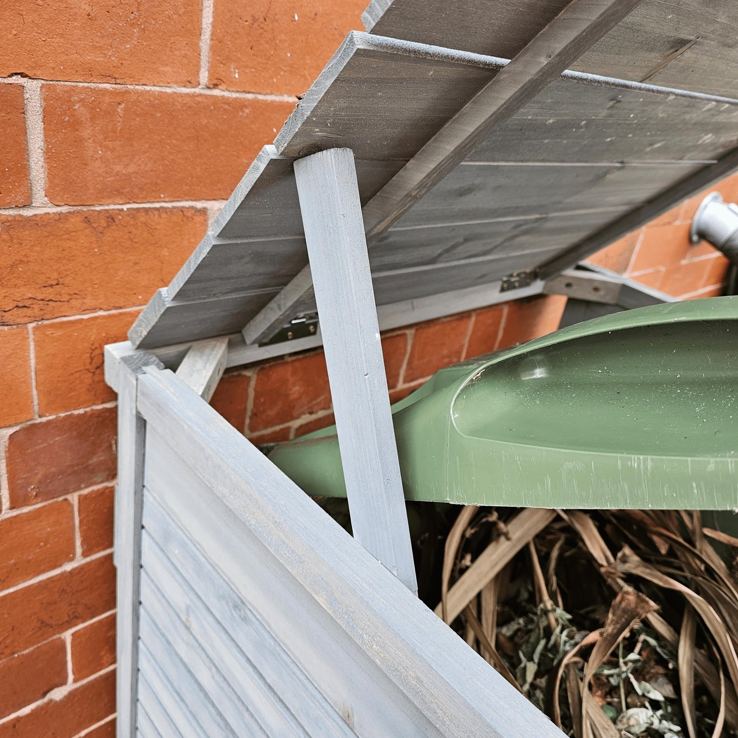 Factory Seconds: 68cm x 1.14m Grey Wooden Outdoor Garden Wheelie Bin Store Storage for 1 Bin