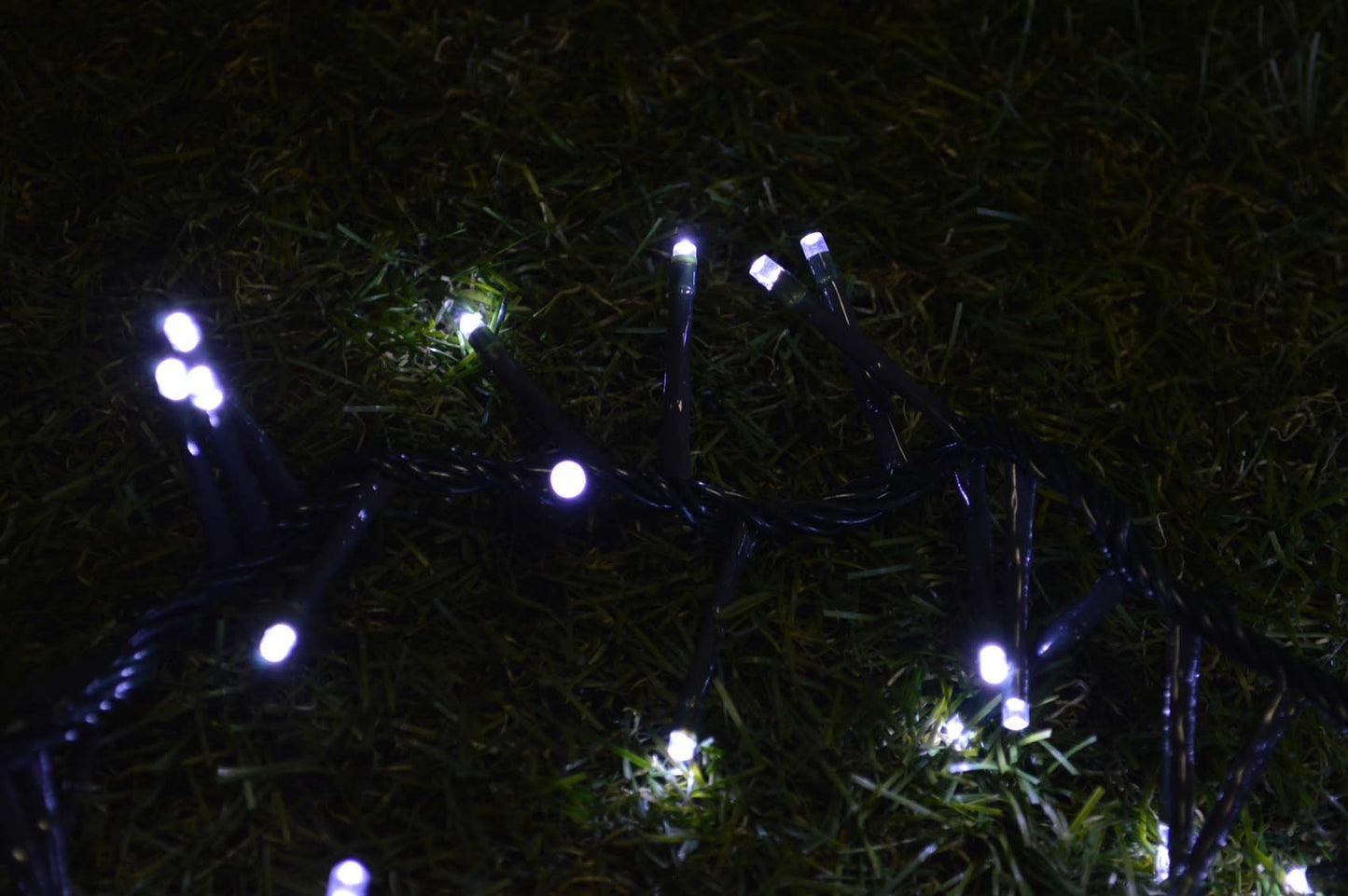 Factory Seconds: 960 LED 12.4m Premier ClusterBrights Indoor Outdoor Multifunction Mains Operated Christmas Cluster Lights with Timer in Cool White