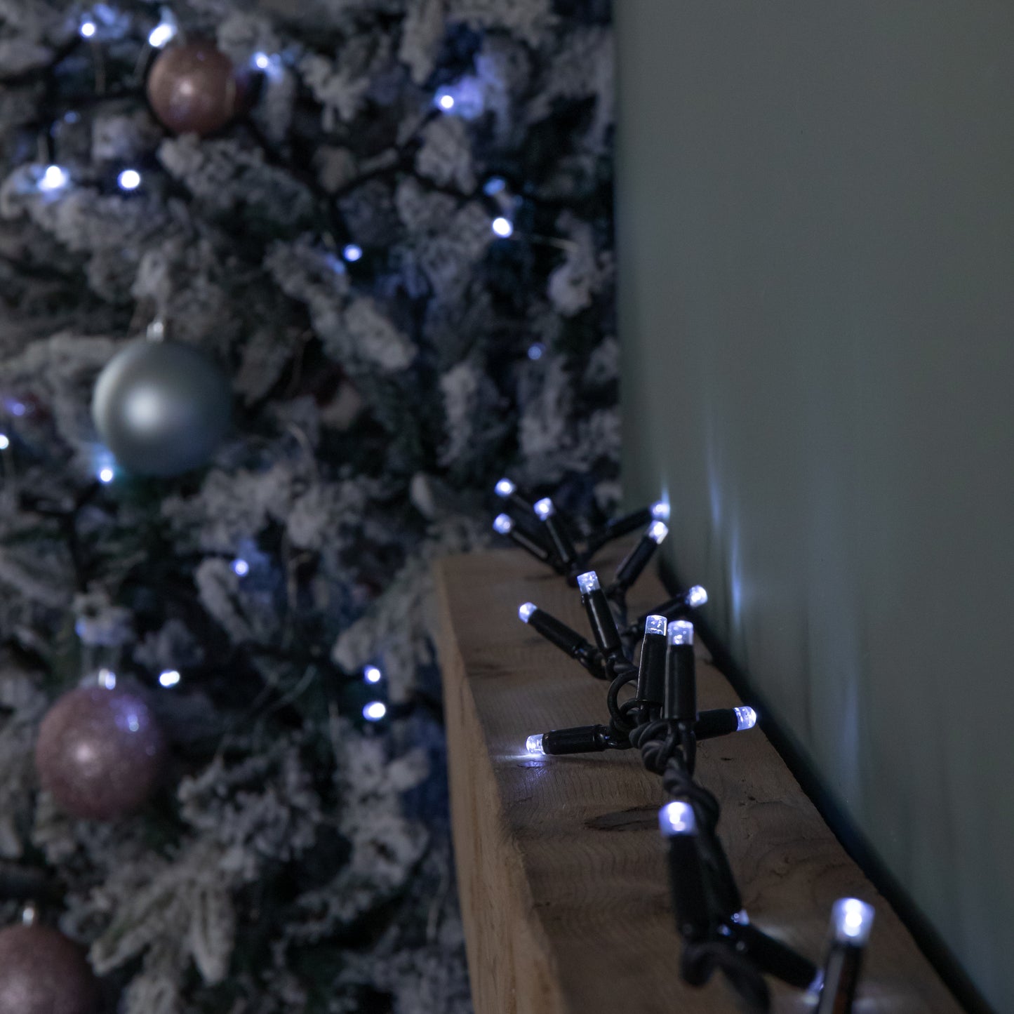 29.9m Set of 300 Connectable Max String Lights with White LEDs