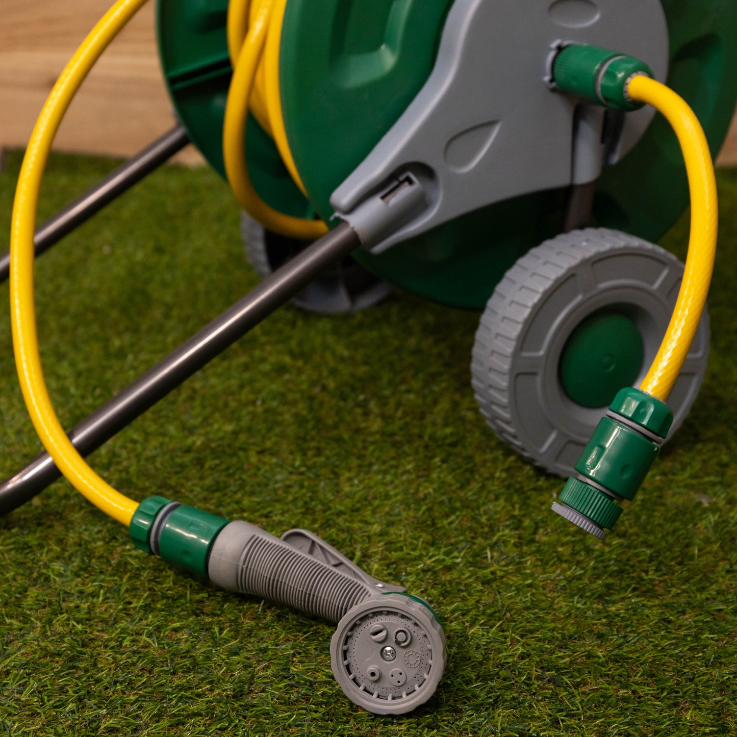 25m Reinforced Garden Hose Pipe and Spray Gun Trolley Set