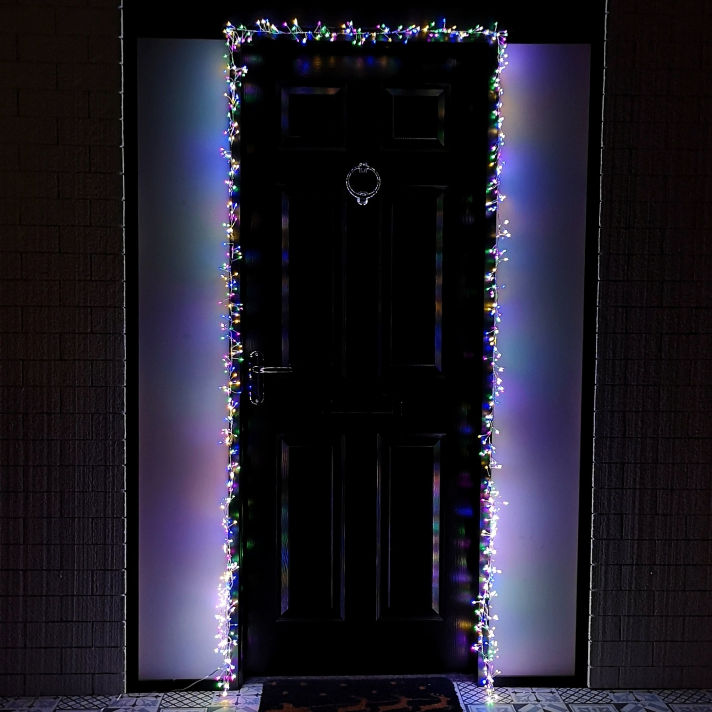 Factory Seconds: 5.5m 880 LED Indoor Outdoor Christmas Door Lights in Multi-Coloured