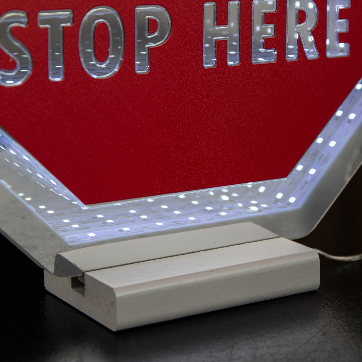 40cm Light up Christmas Santa Stop Here Sign with Hat Infinity Decoration & LEDs