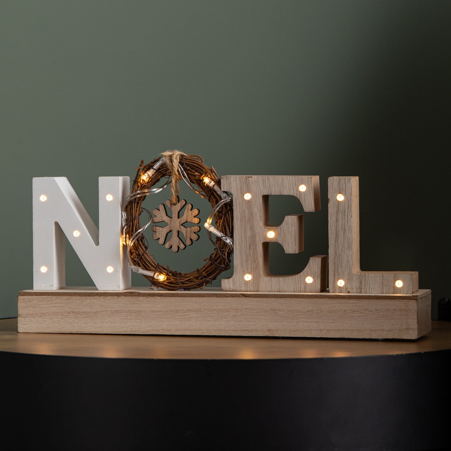 12cm Battery Operated Light up Wooden Noel Christmas Decoration with Snowflake & 18 Warm White LEDs