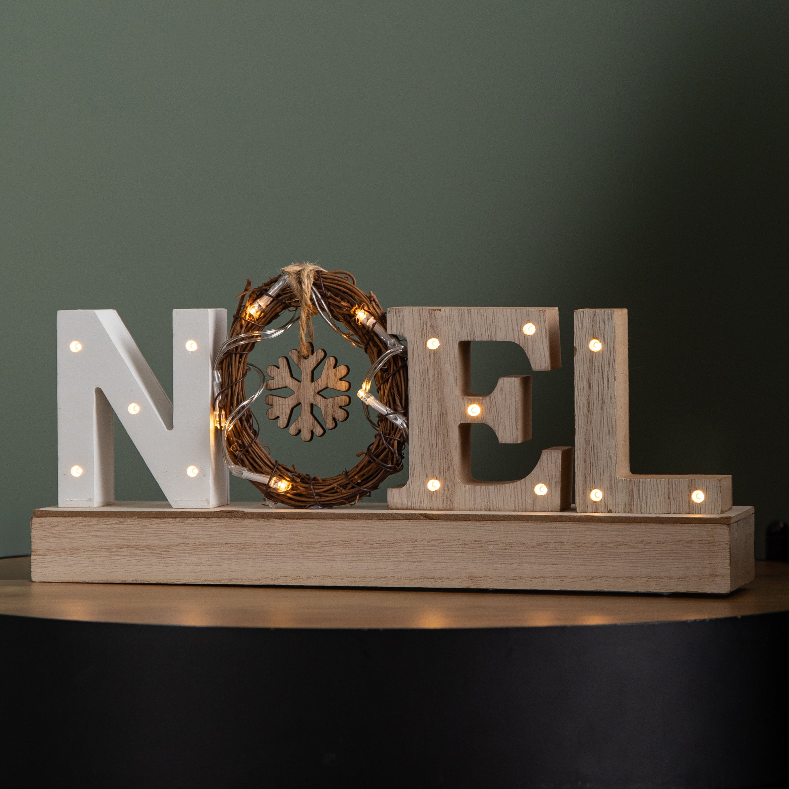 12cm Battery Operated Light up Wooden Noel Christmas Decoration with Snowflake & 18 Warm White LEDs