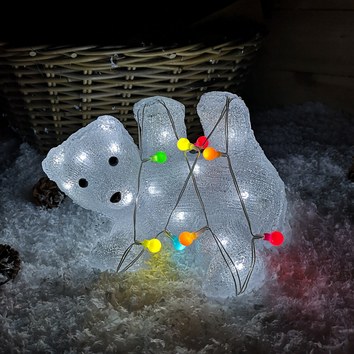 21cm LED Indoor Outdoor Acrylic Polar Bear Christmas Decoration in Cool White