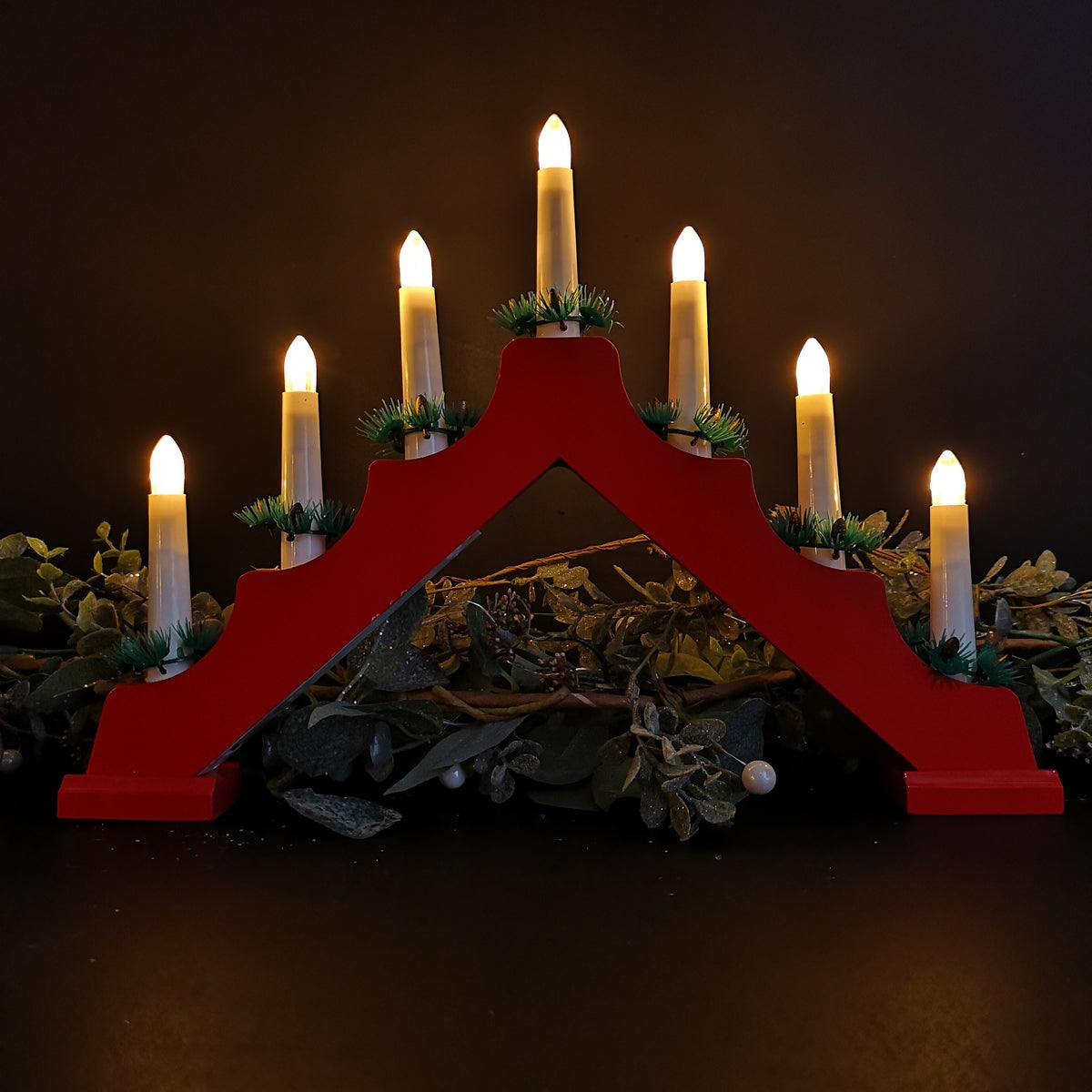 29cm Snow White Christmas Candlebridge with 7 Bulbs in Red Wood Mains Operated