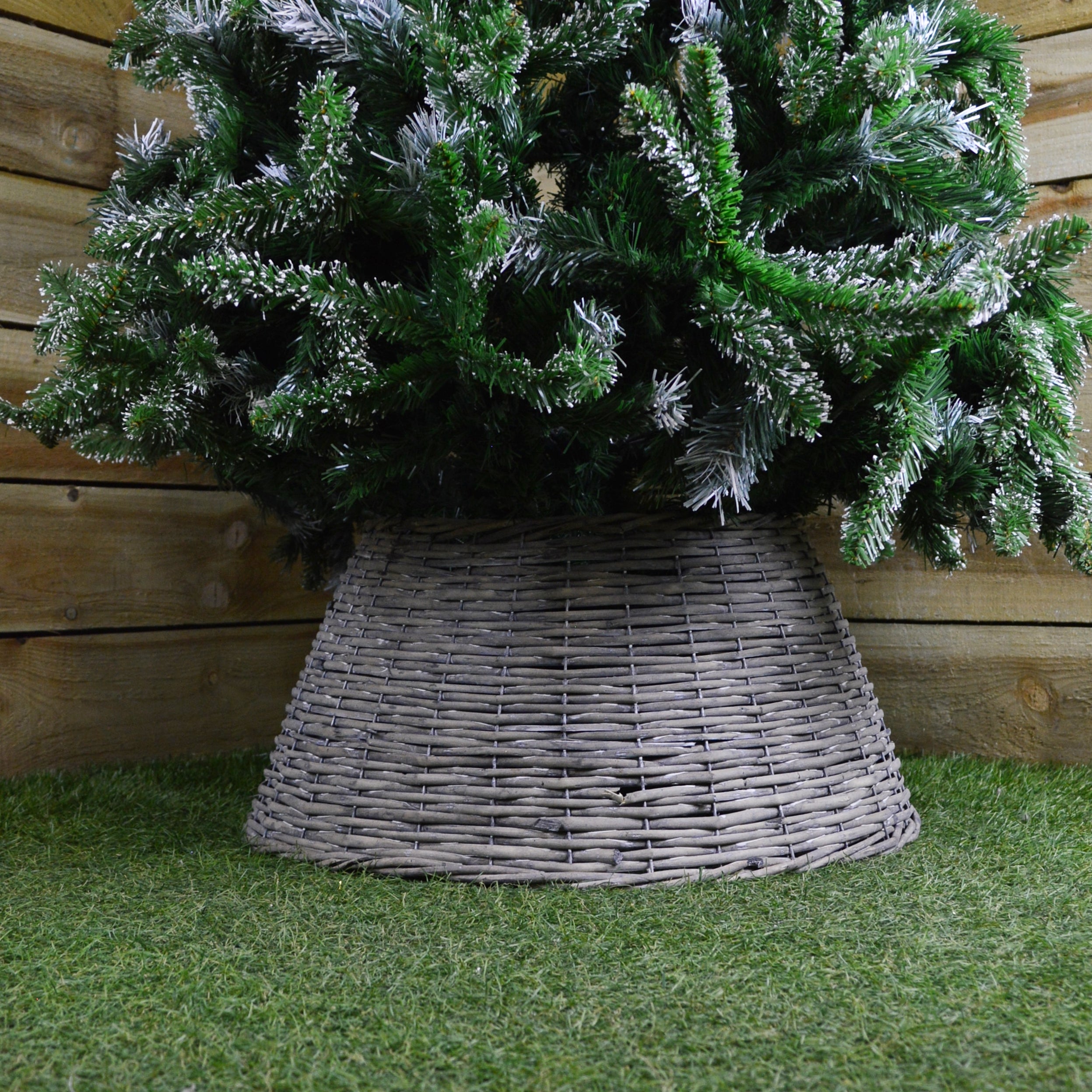 28cm x 58cm Medium Willow Christmas Tree Skirt With A Grey Wash