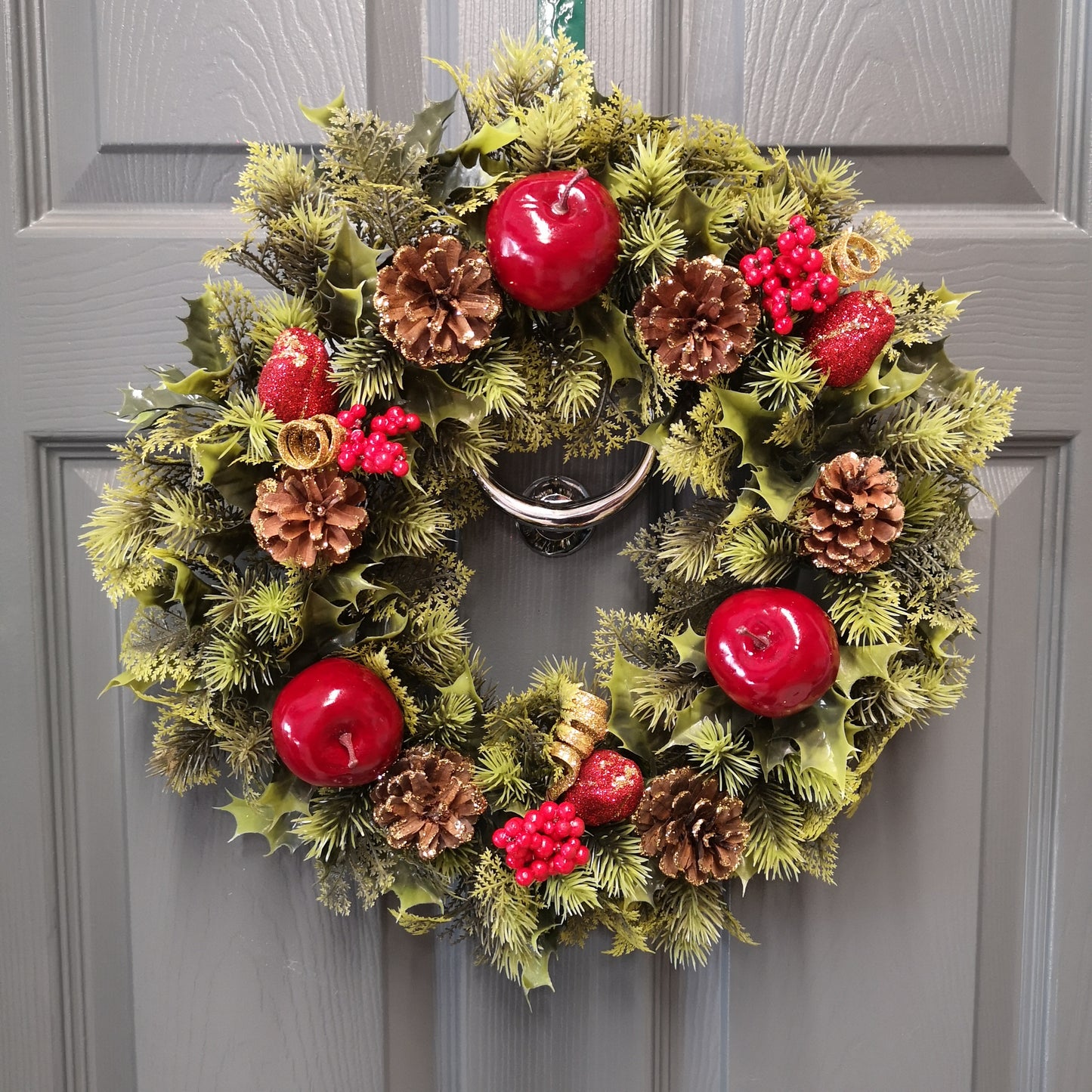 Premier 45cm Indoor / Outdoor Christmas Wreath Decoration - Red & Green