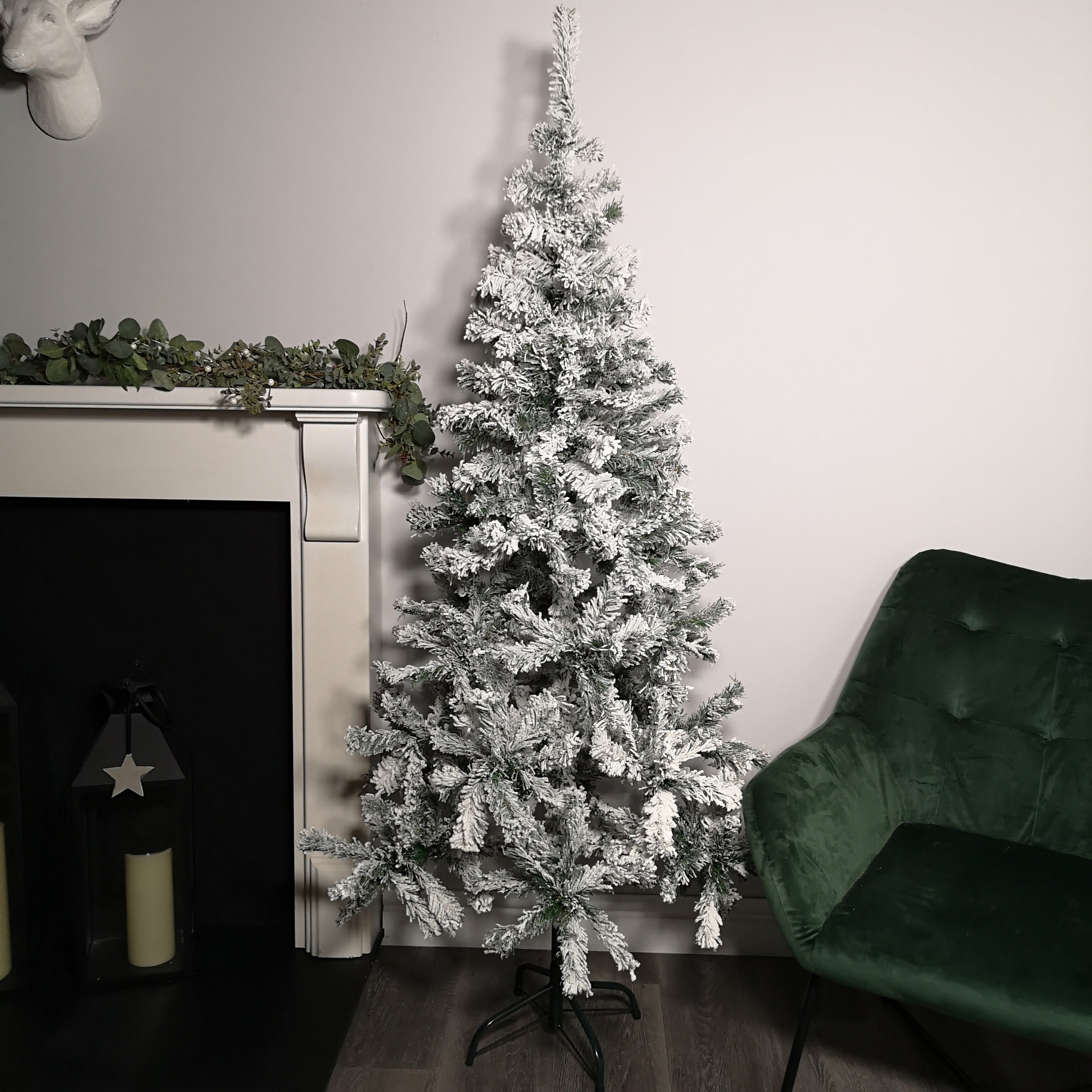 6ft (180cm) Snow Flocked Rovinj Pine Christmas Tree with Hinged Branches