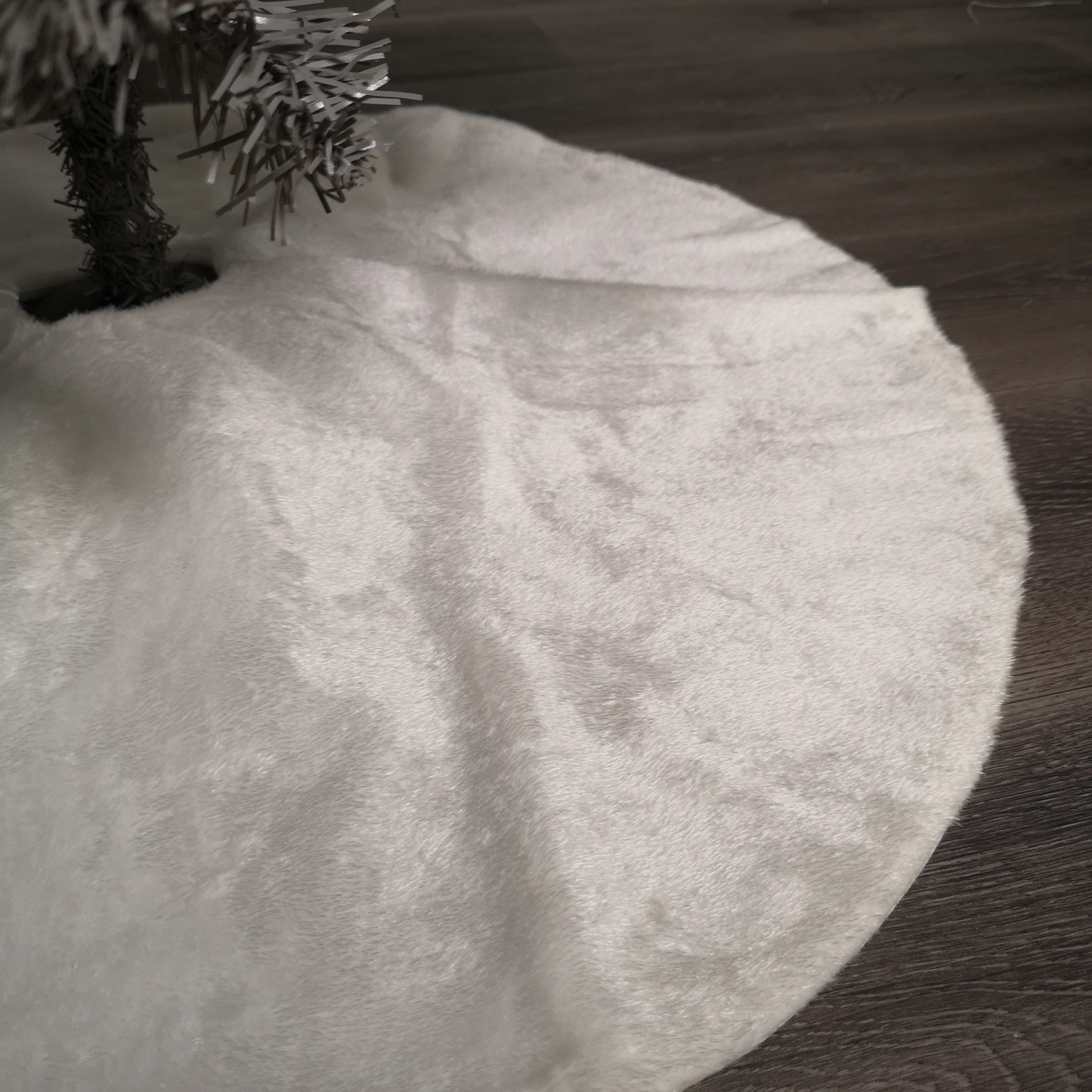 90cm Plain White Fur Fabric Christmas Tree Skirt