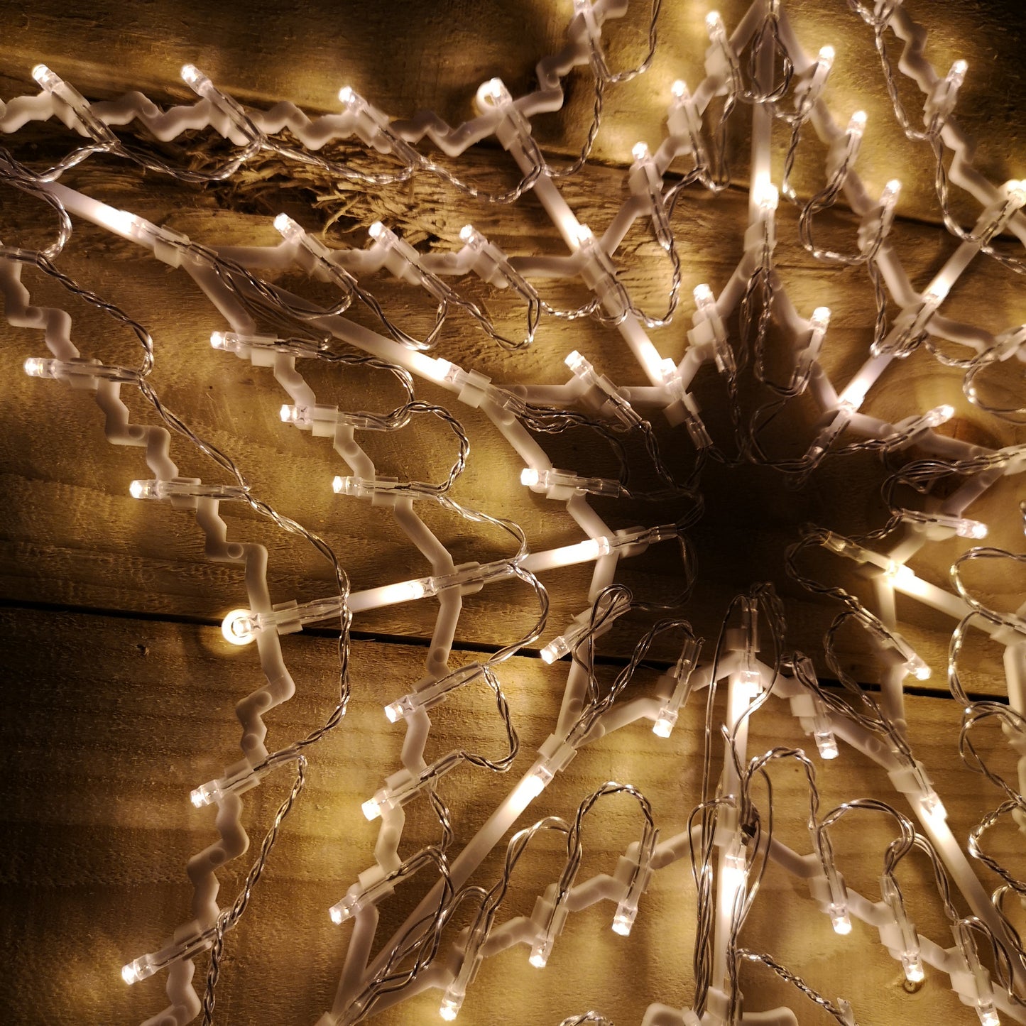 50cm Warm White 100 LED Window Star Light Up Indoor/Outdoor Christmas Decorations